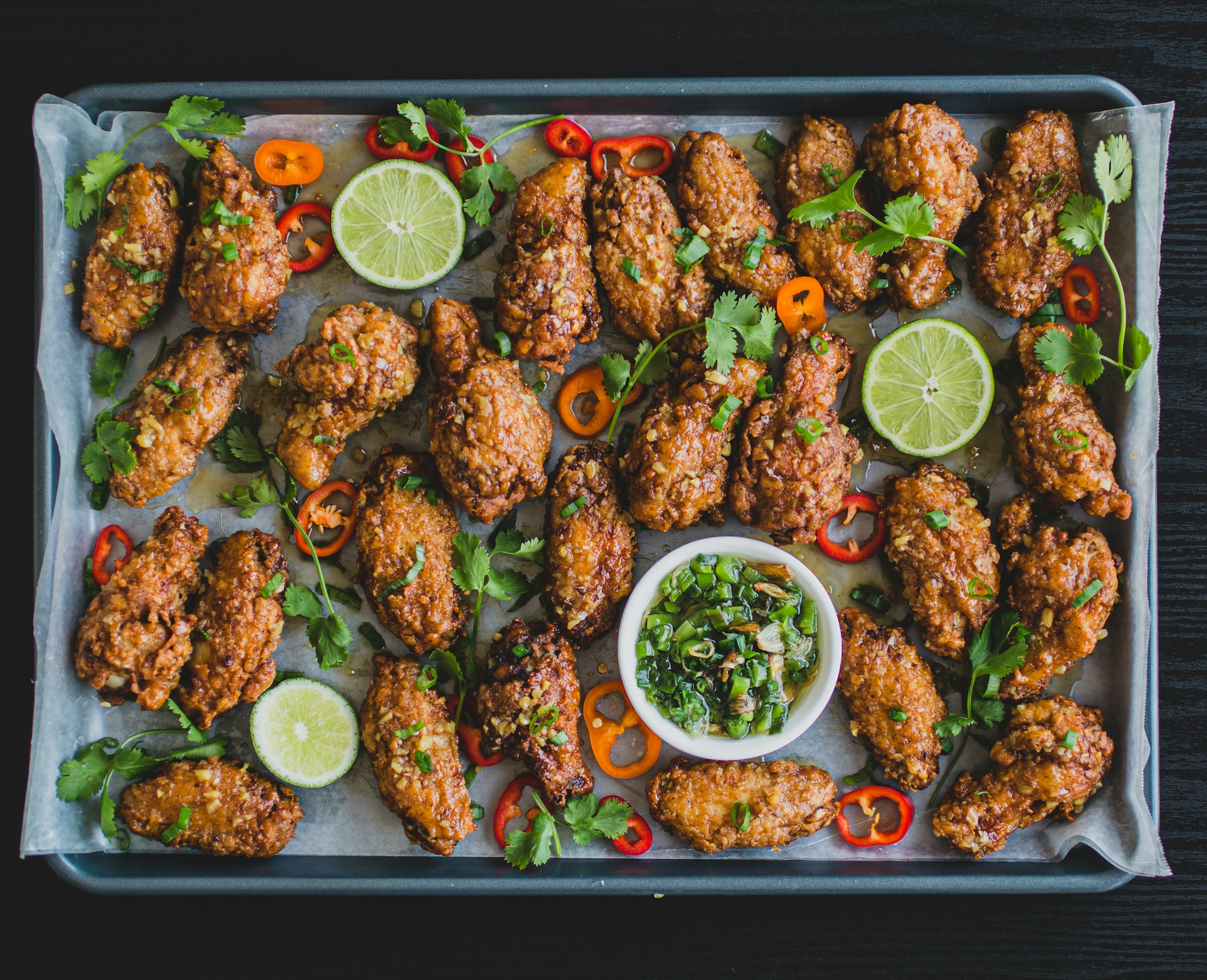 Fried chicken on a tray | Source: Unsplash