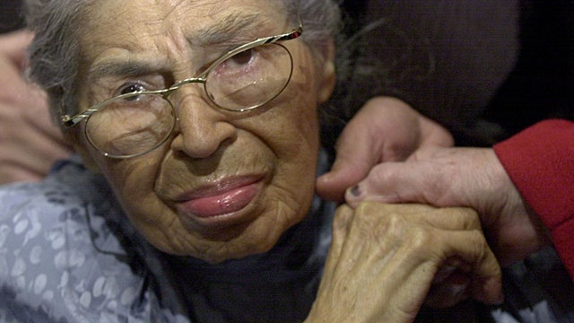 An elderly Rosa Parks smiling for a photo | Source: Twitter/TheHill