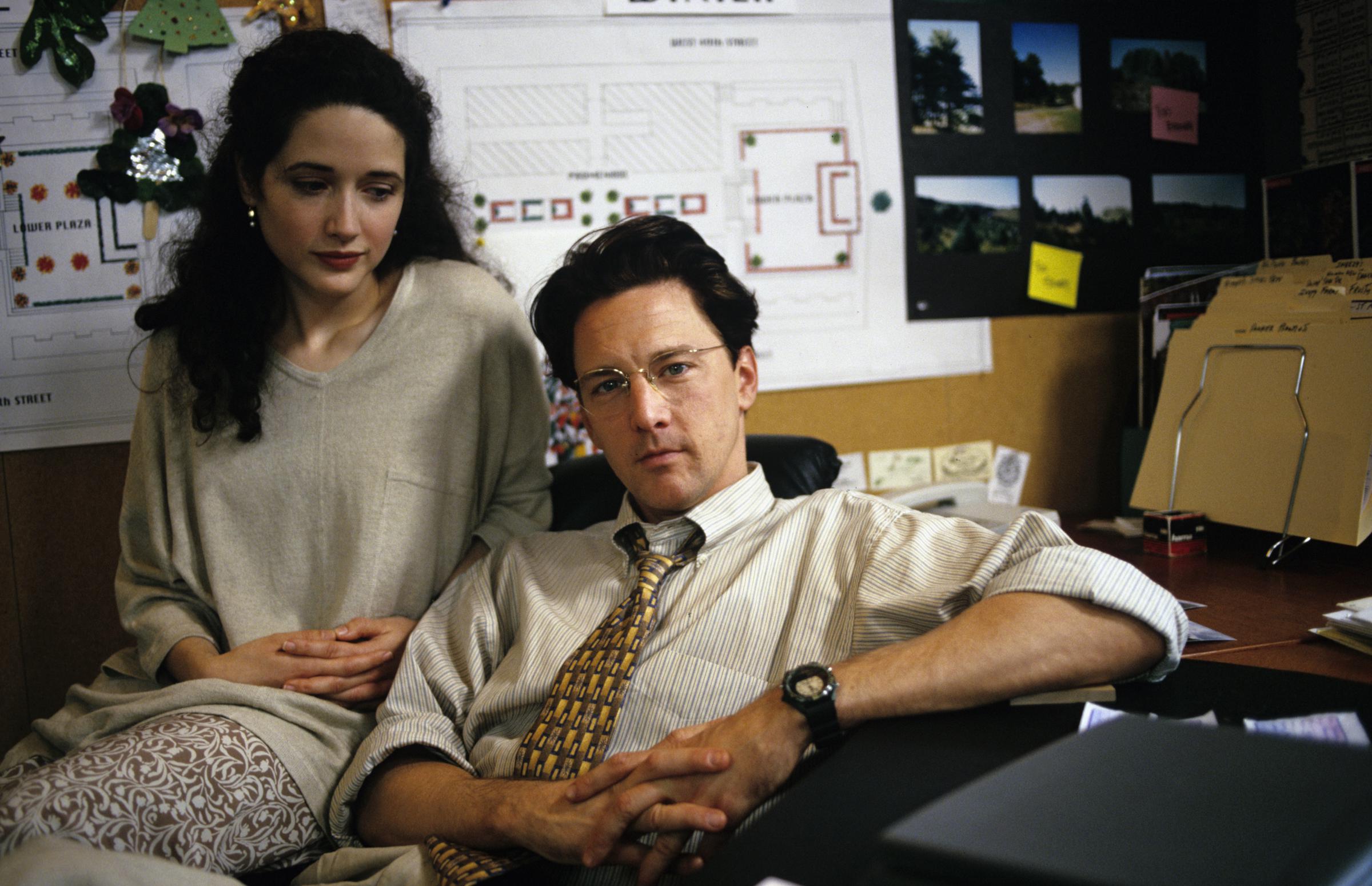 Trini Alvarado as Beth and Andrew McCarthy as Richard Reilly in "The Christmas Tree" in 1996. | Source: Getty Images
