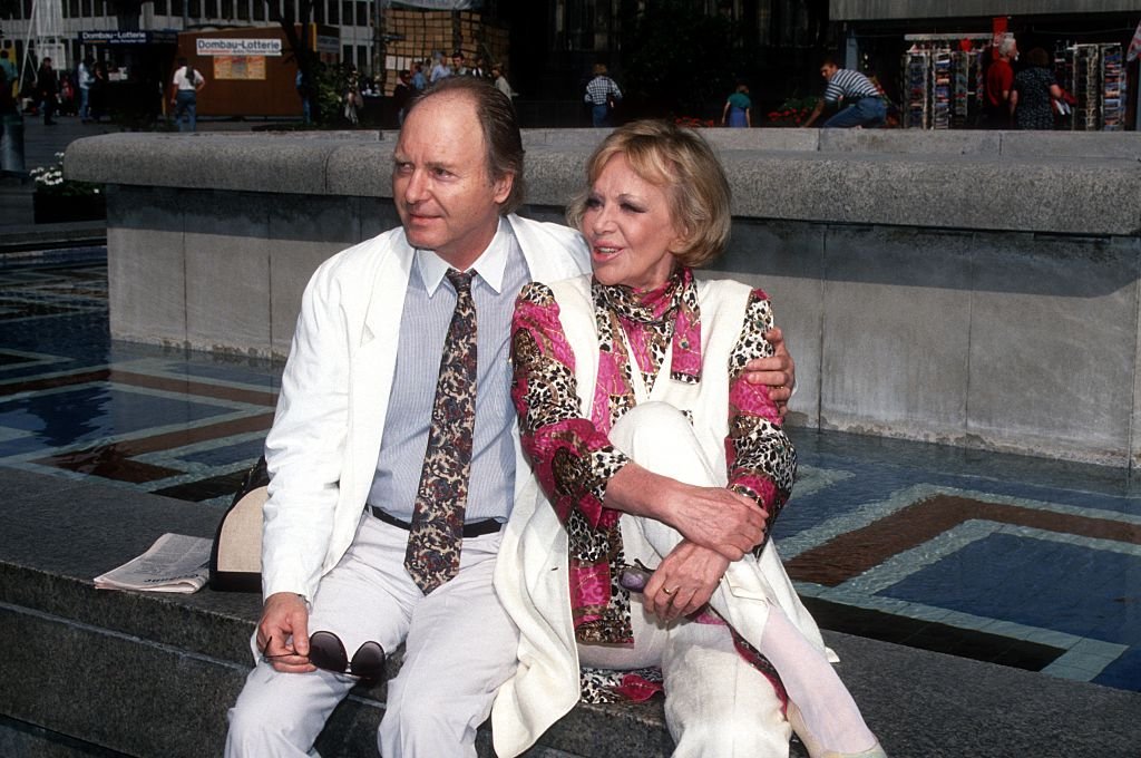 Hildegard Knef, und Ehemann Paul Baron von Schell, am Rande der Dreharbeiten zum ARD-Thriller "Tödliches Erbe" am 19.09.1994 in Köln, Deutschland. (Foto von Peter Bischoff) I Quelle: Getty Images