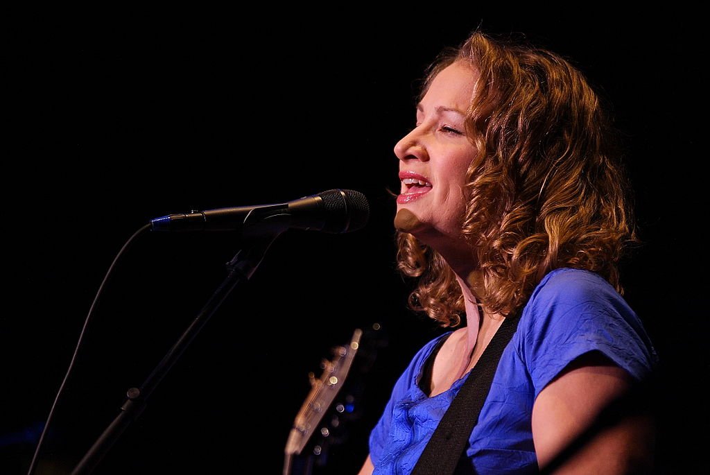 Joan Osborne performing at The Grand Tonight in Wilmington, Delaware on November 14, 2009 | Photo: Wikipedia/Kurt "Doc" Huot/Joan-Osborne/CC BY-SA 2.0