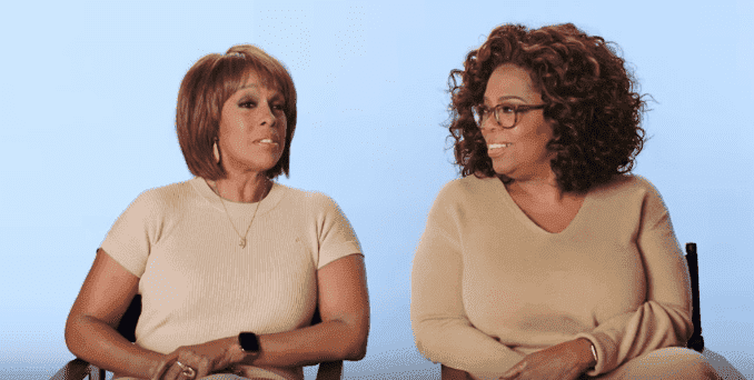 Oprah Winfrey and Gayle King answer interview questions. | Source: Youtube.com/O,TheOprahMagazine