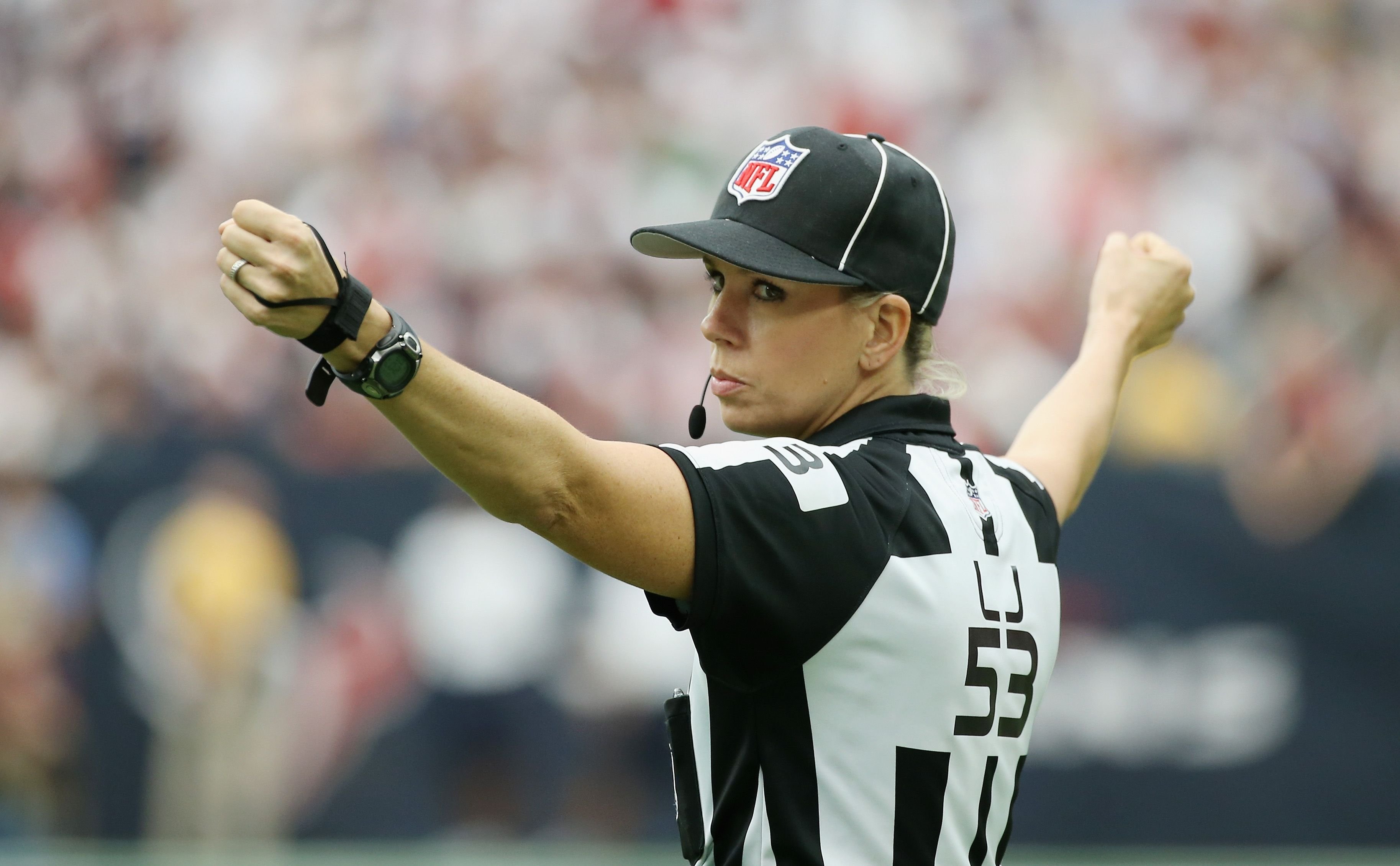 Sarah Thomas on the field during the game between the Kansas City Chiefs and Houston Texans on September 13, 2015 | Getty Images