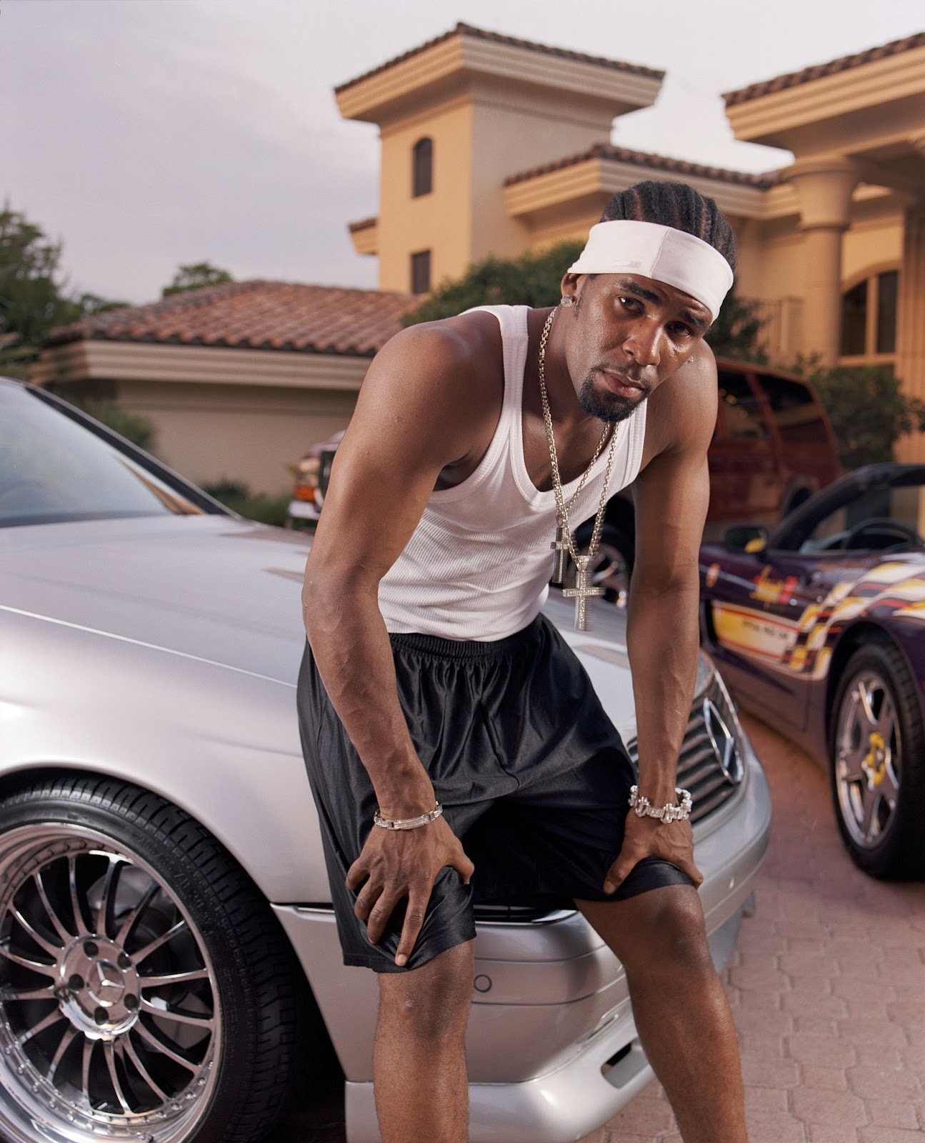 R. Kelly photographed outside his home in June 2001 in Orlando, Florida. | Source: Getty Images