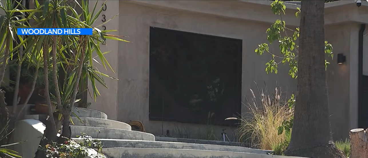 Front steps leading to Brandon Clarke's Woodland Hills home where he was found dead. | Source: YouTube/KTLA 5