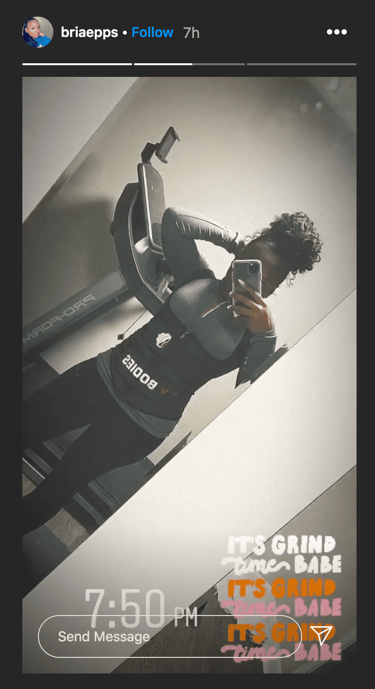 Bria Epps posed for a mirror selfie while standing in front of a treadmill | Source: Instagram.com/briaepps