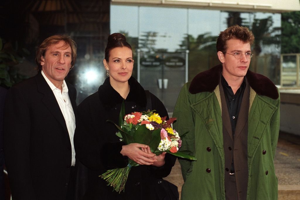 Carole Bouquet accompagnée de Gérard et Guillaume Depardieu | photo : Getty Images