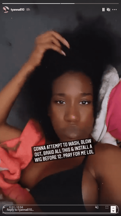 T'yanna Wallace shares a picture of her undone hair while resting in bed. | Photo: Instagram/tyanna810
