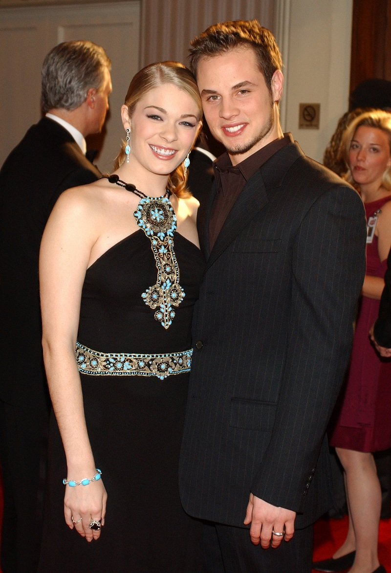 LeAnn Rimes with her ex-husband, Dean Sheremet on December 5, 2003 | Photo: Getty Images