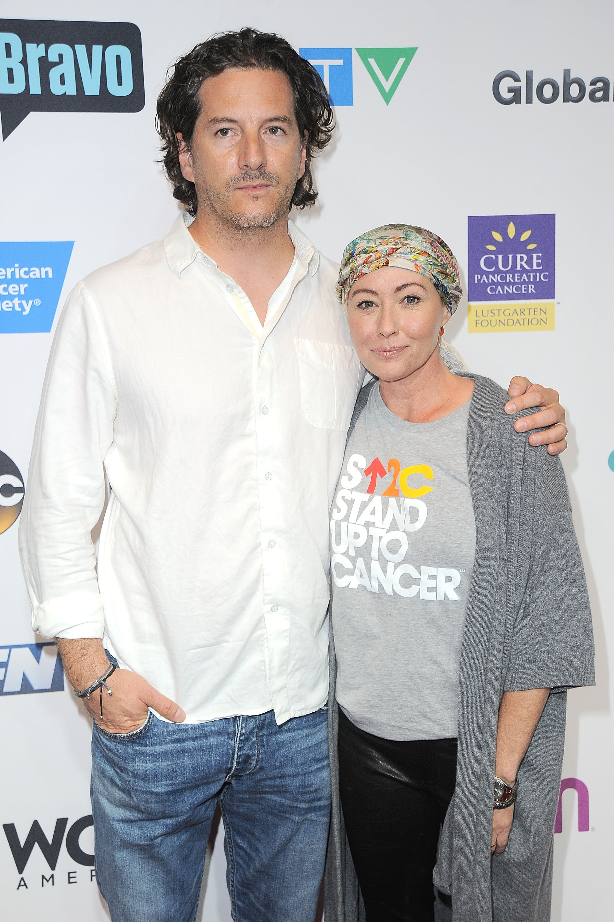 Kurt Iswarienko and Shannen Doherty at the Stand Up to Cancer event on September 9, 2016, in Los Angeles, California. | Source: Getty Images