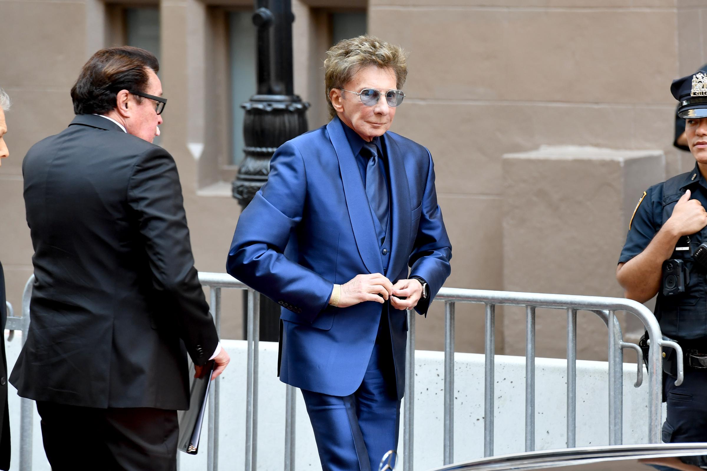 Barry Manilow was the only one now wearing black for the service, but he was one of the artists who most cherished Clive Davis. | Source: Getty Images