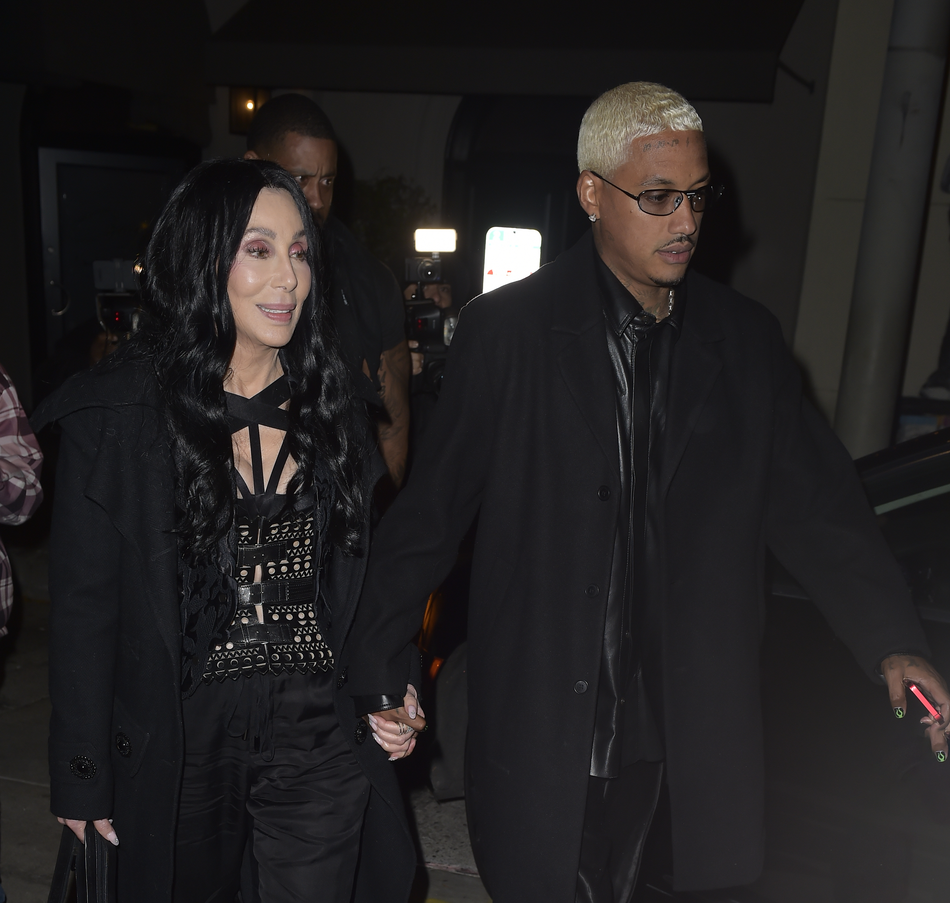 Cher y Alexander Edwards en Los Ángeles, California, el 2 de noviembre de 2022 | Foto: Getty Images