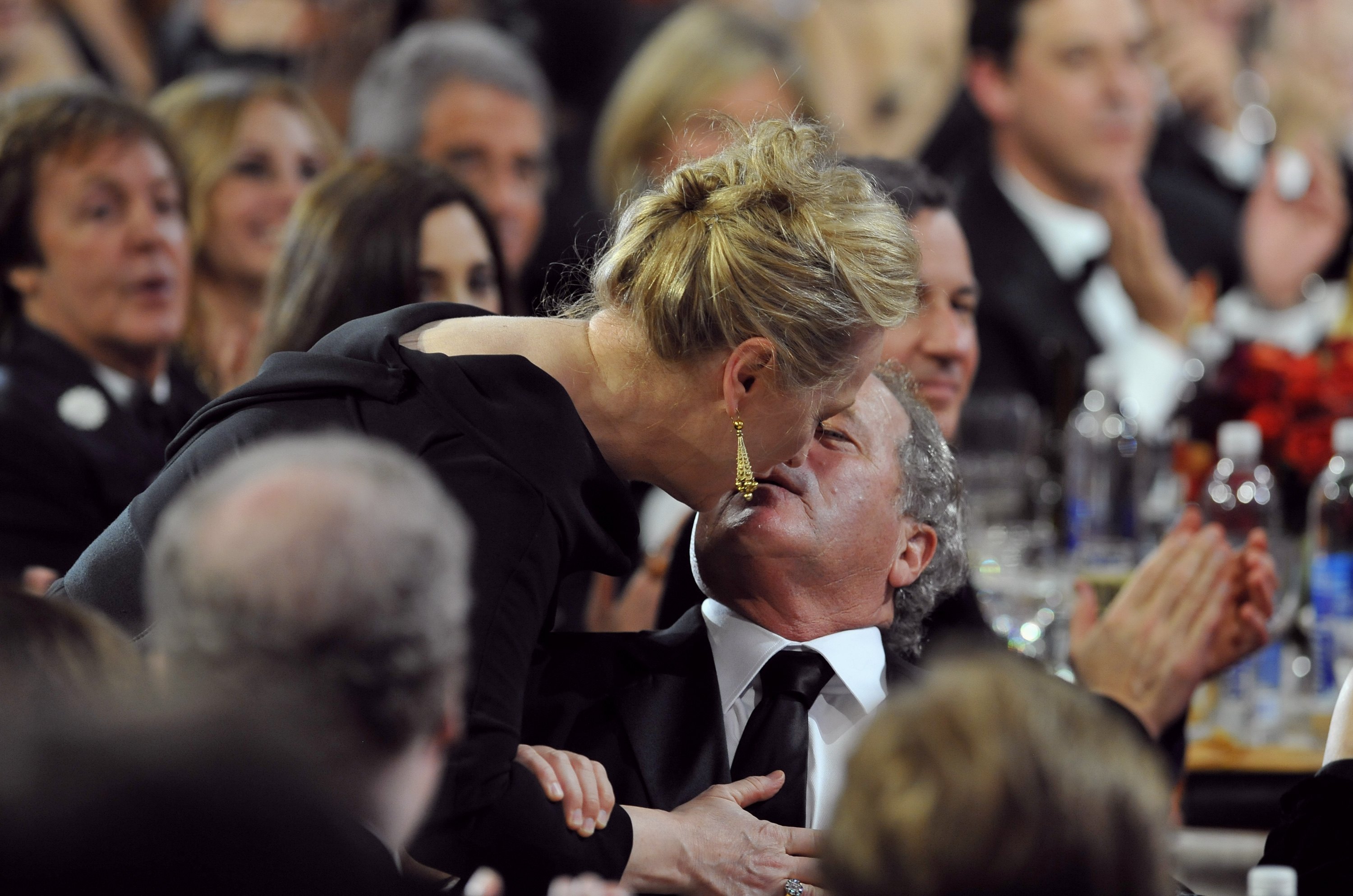 Meryl Streep kisses Don Gummer at the Beverly Hilton Hotel on January 17, 2010 | Source: Getty Images