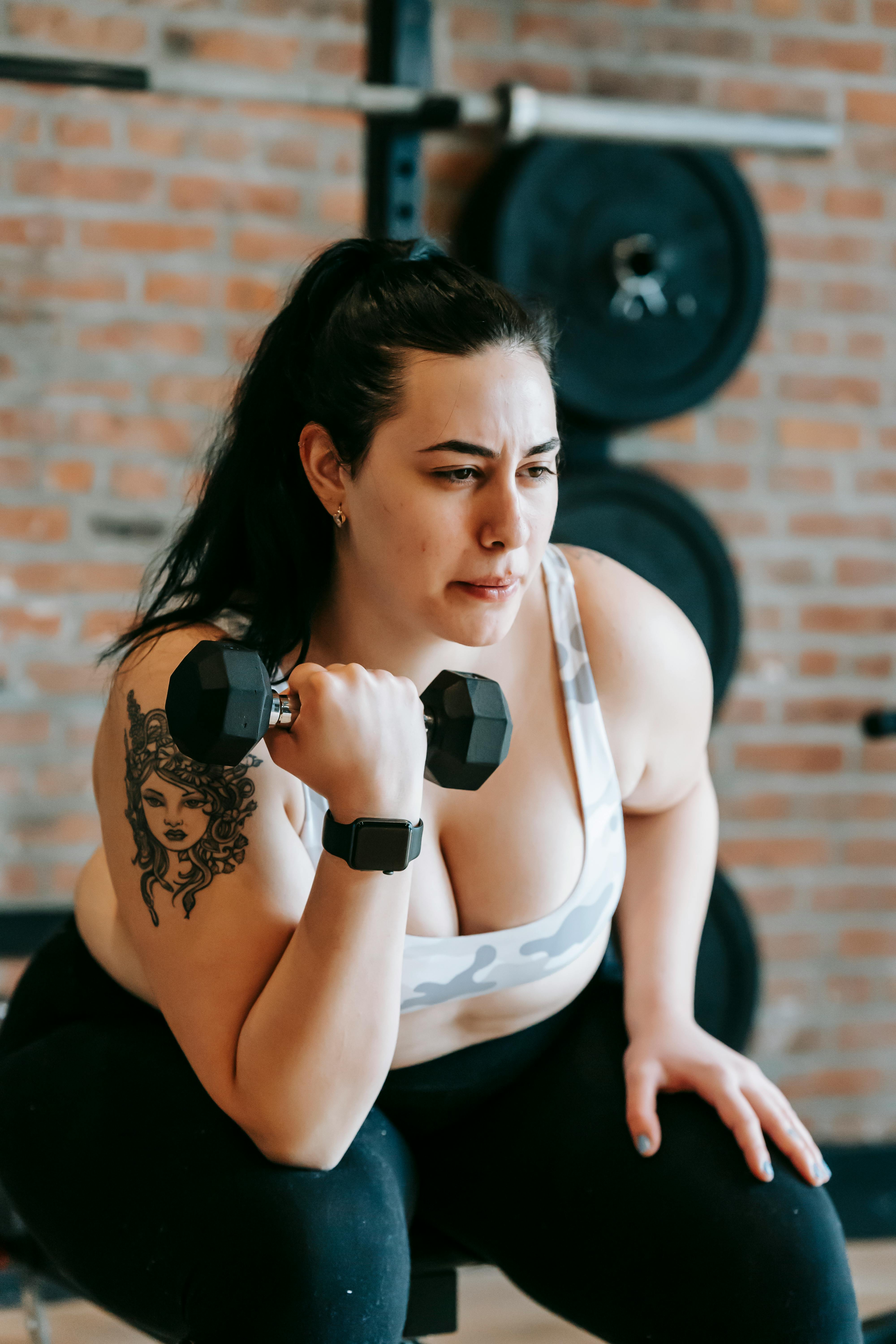 A woman working out | Source: Pexels