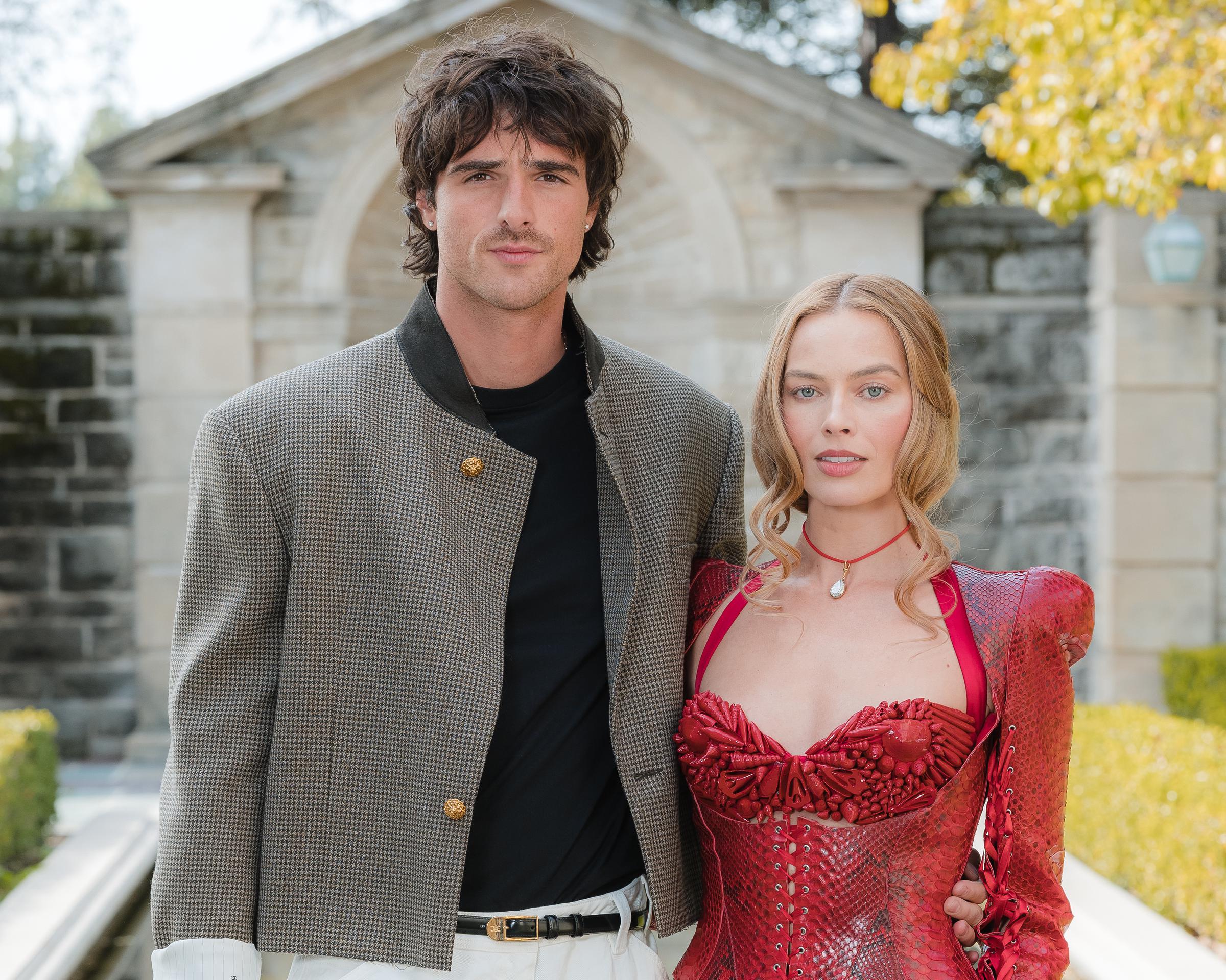 Jacob Elordi and Margot Robbie attend the "Wuthering Heights" Global Junket Photocall at Greystone Mansion in Beverly Hills, California on January 28, 2026. | Source: Getty Images