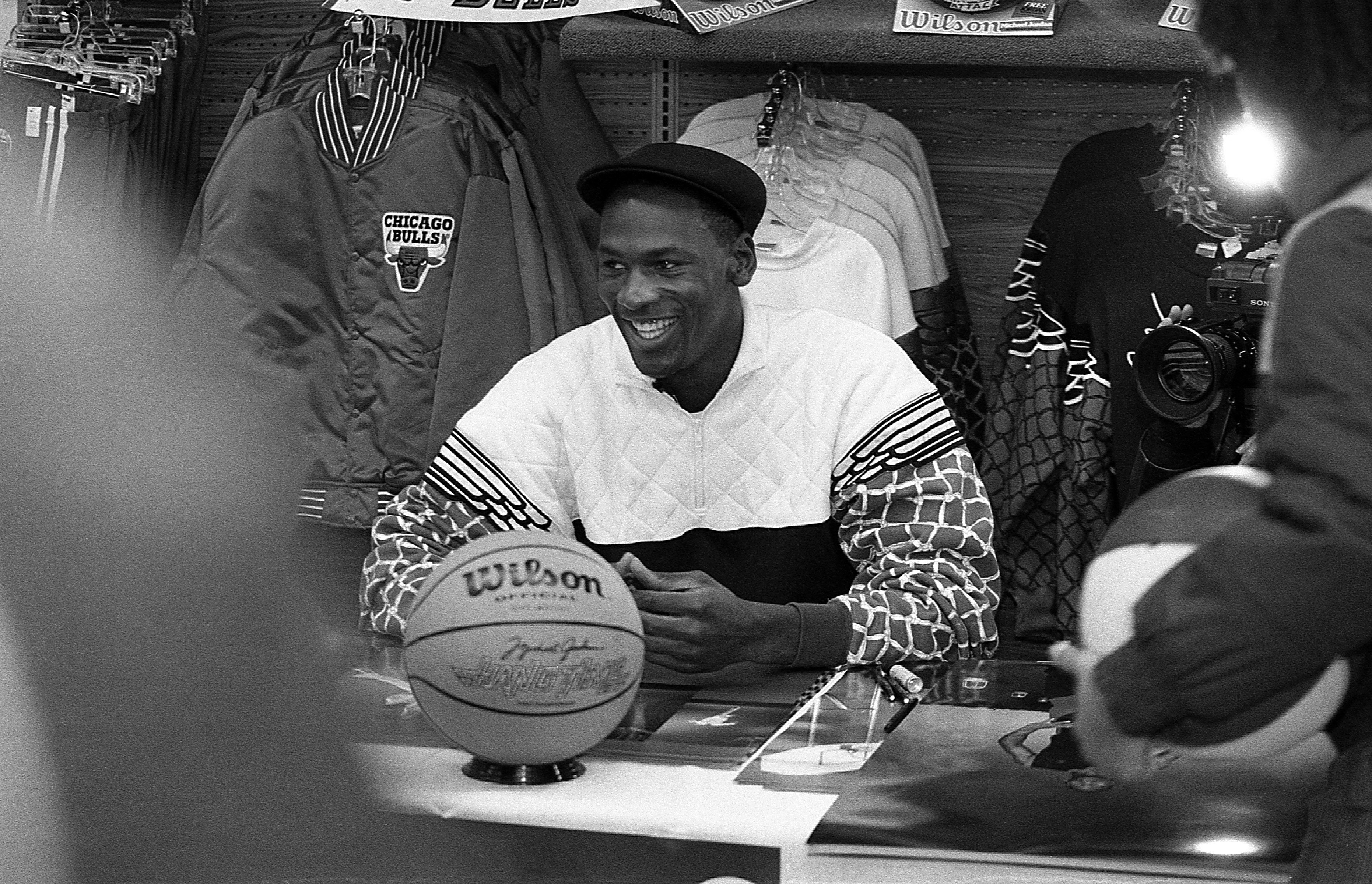 Michael Jordan signs autographs and greets fans at Sportmart in Chicago, Illinois in April 1988 | Source: Getty Images
