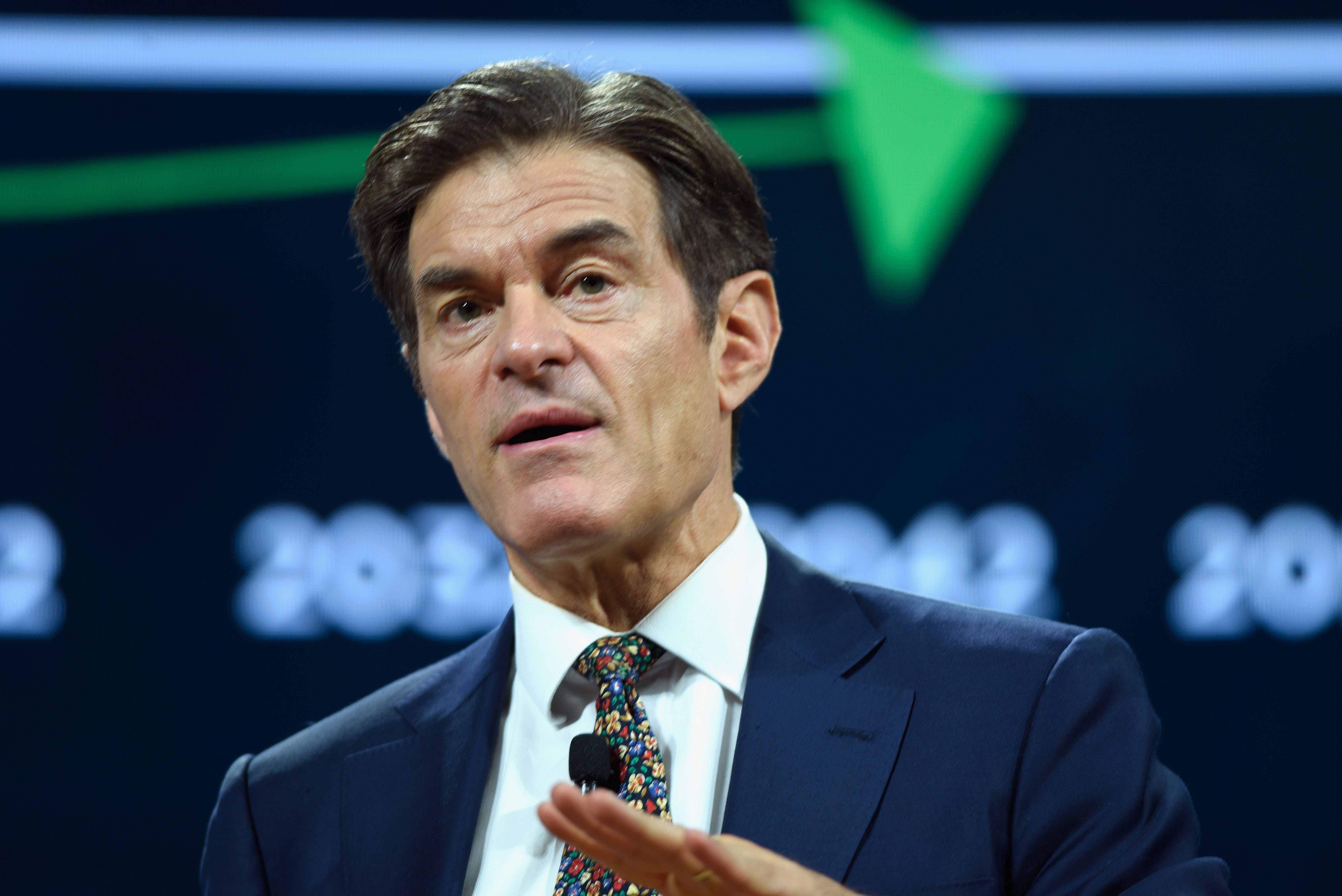 Dr. Mehmet Oz, spoke at The 2017 Concordia Annual Summit at Grand Hyatt New York on September 19, 2017 | Photo: Getty Images