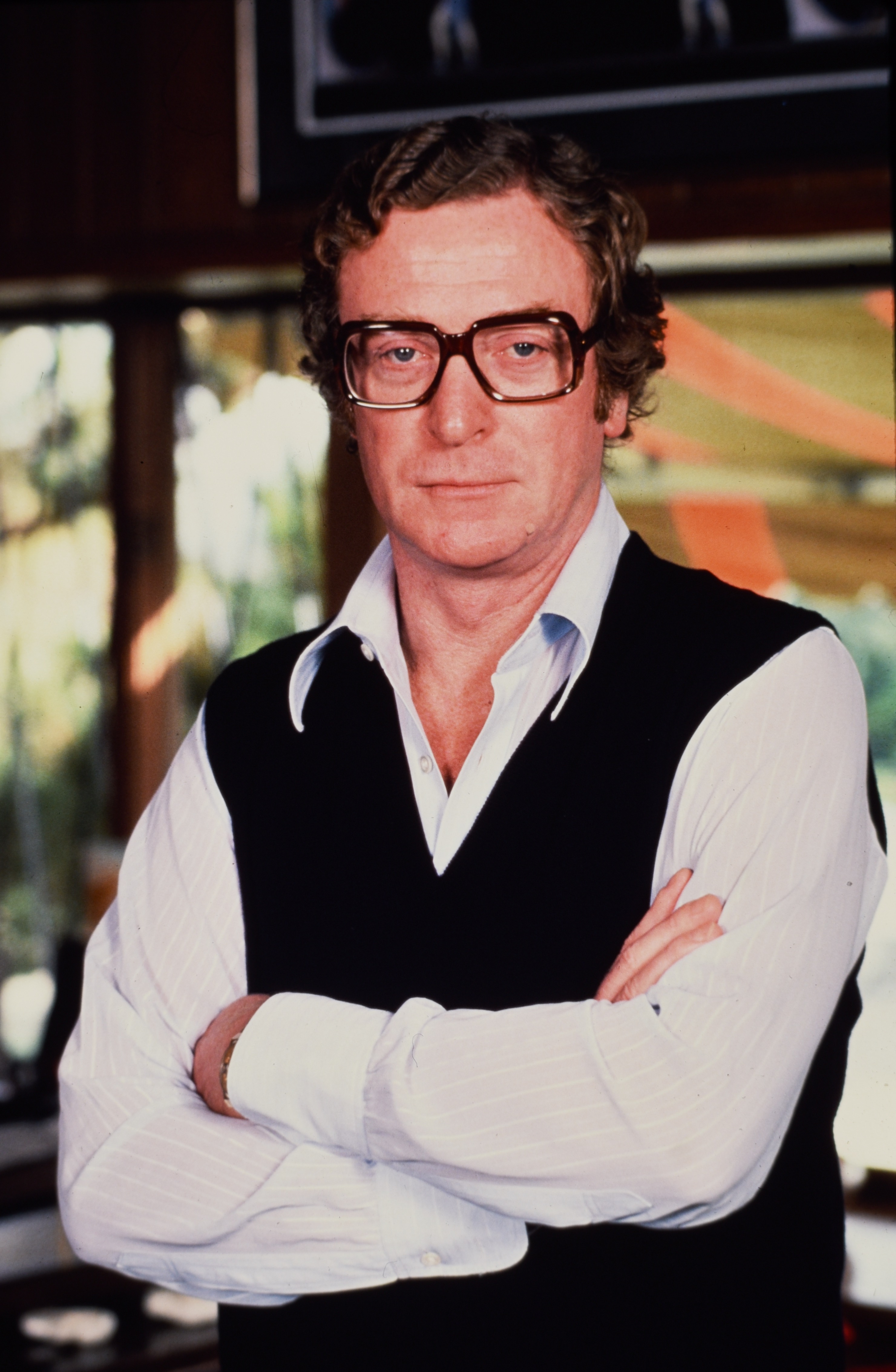 Michael Caine at his Beverly Hills home on Davies Drive on January 16, 1984, in California | Source: Getty Images