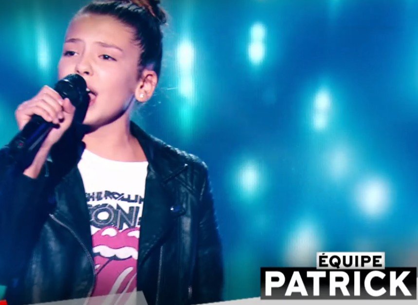 Clara qui a rejoint l'équipe de Patrick Fiori. l Source : TF1 Replay