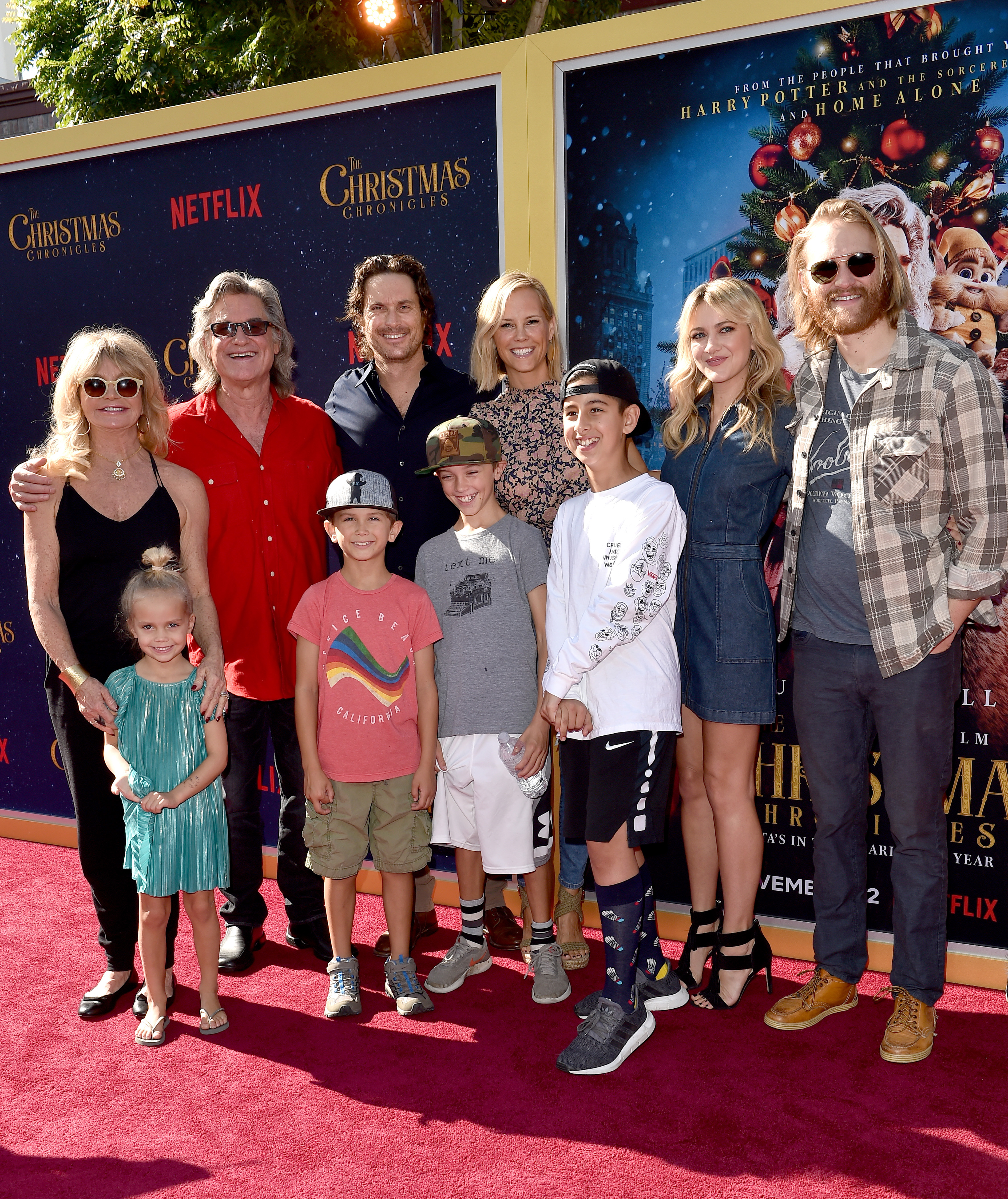 Goldie Hawn and Kurt Russell with their sons, daughters-in-law, and grandchildren attend the premiere of “The Christmas Chronicles” on November 18, 2018, in Los Angeles, California | Source: Getty Images