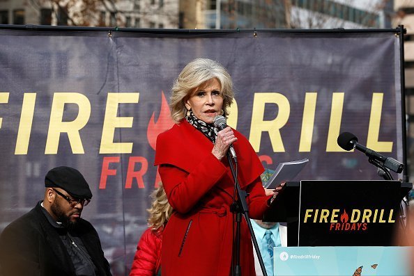  Jane Fonda demonstrates during "Fire Drill Friday" climate change protest on December 6, 2019 | Photo: Getty Images