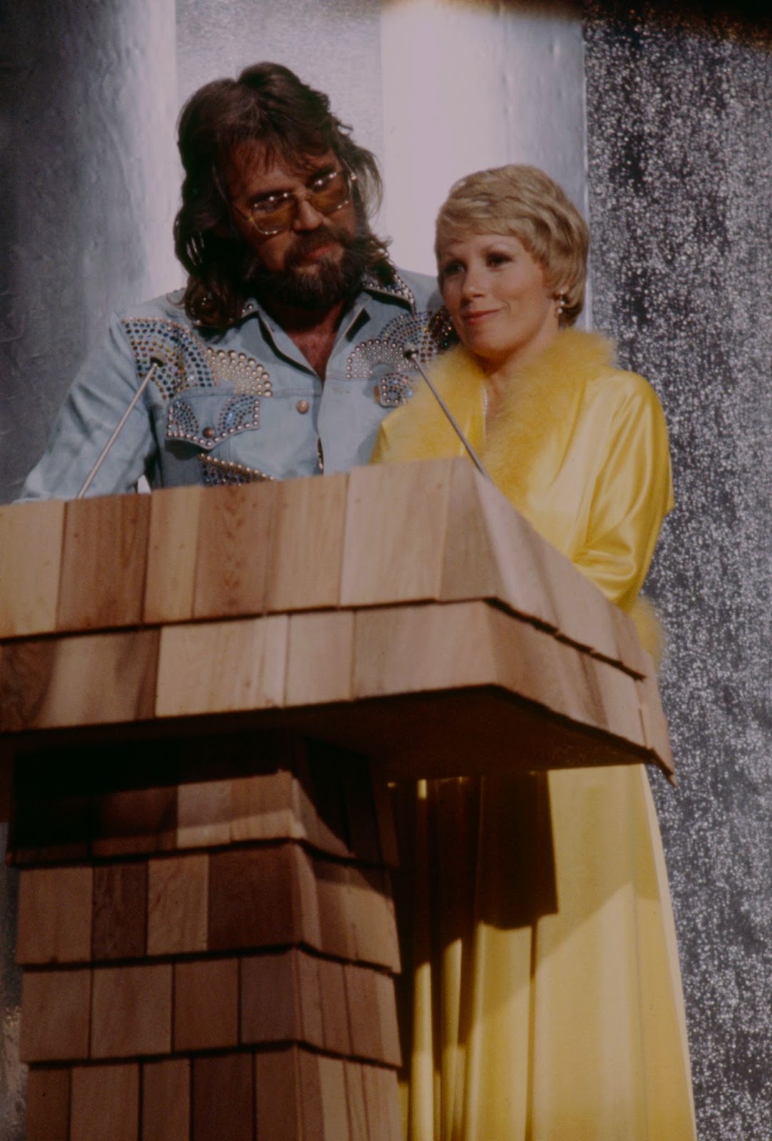 Kenny Rogers and the actress on the ABC TV special "The 1974 Country Music Awards." | Source: Getty Images