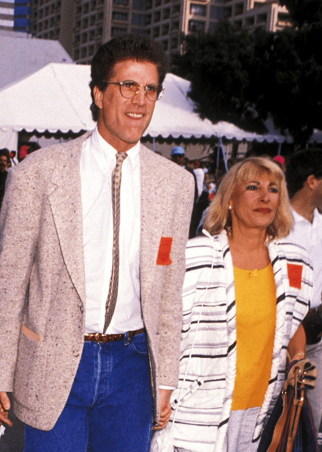 Ted Danson and Casey Coates during "Earthwalk Benefit" - April 22, 1990 | Photo: GettyImages