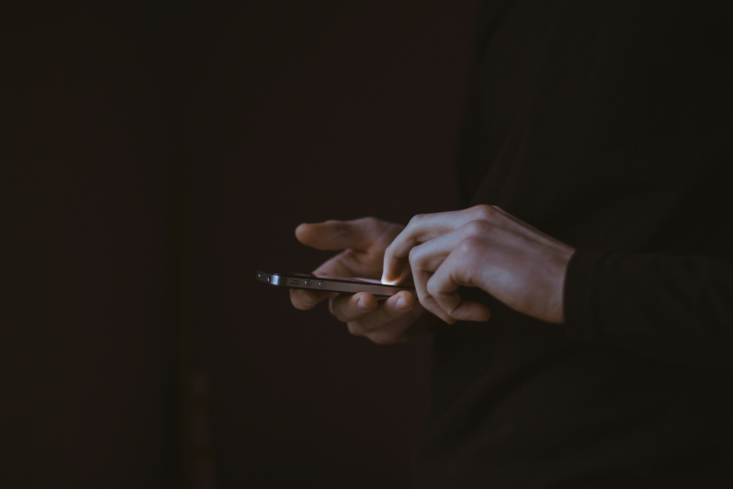 A person holding a phone | Source: Unsplash