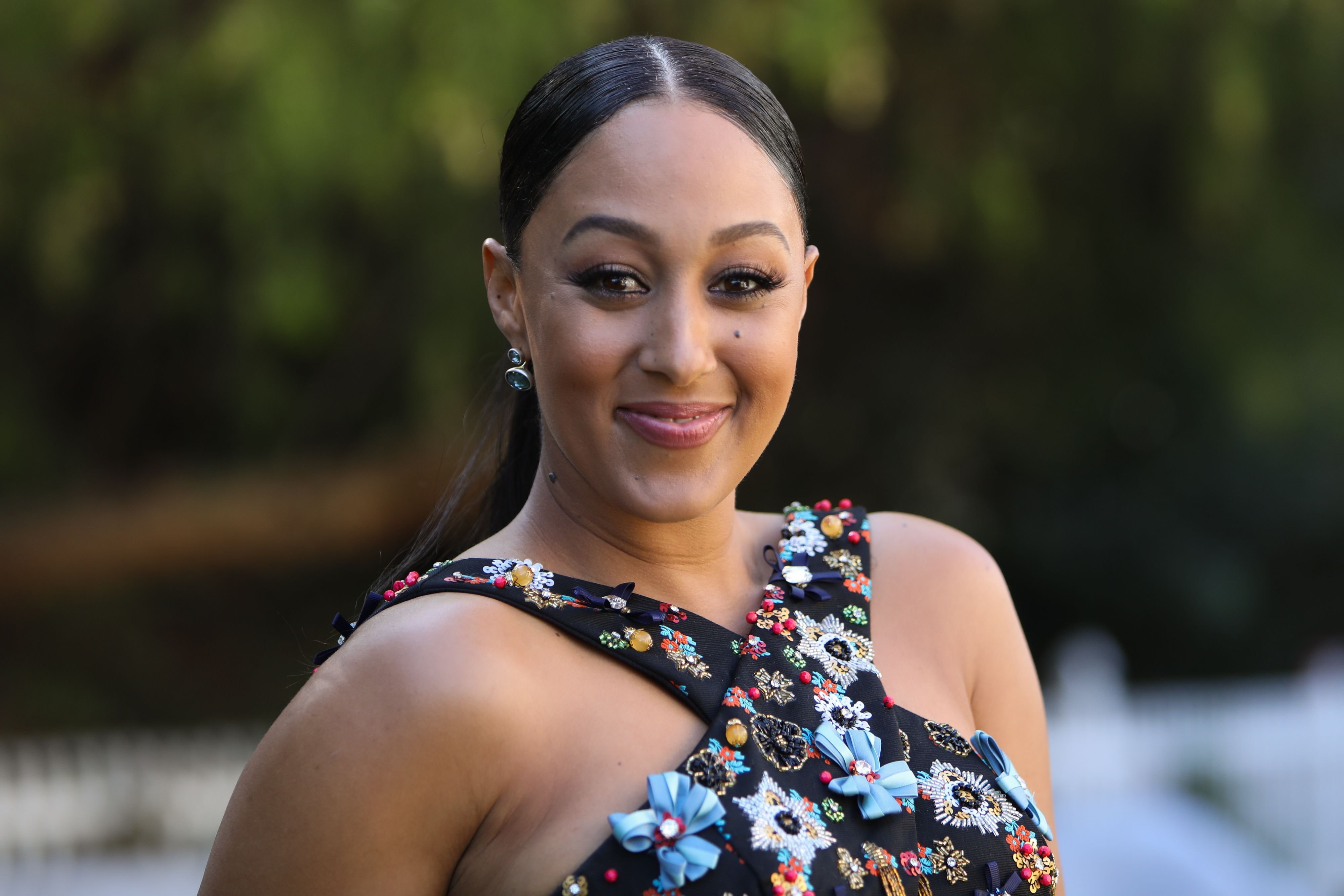 Tamera Mowry visiting Hallmark Channel's "Home & Family" in November 2019. | Photo: Getty Images