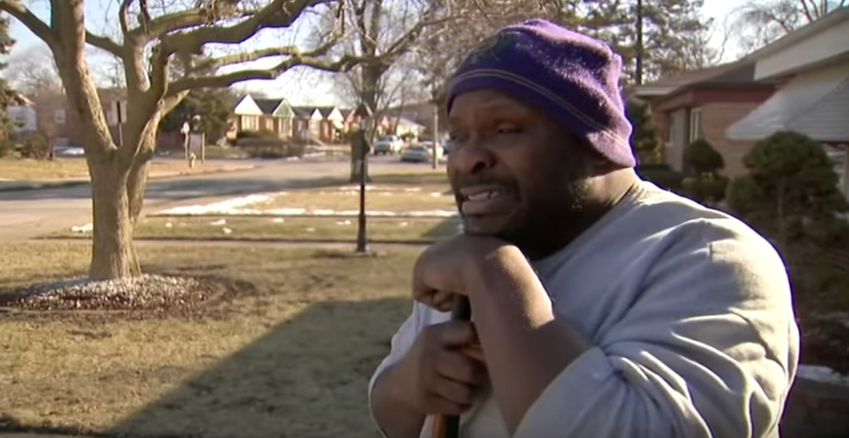 Kevin Coachman im Interview nach dem Verschwinden seines Hundes | Quelle: YouTube/ABC 7 Chicago Kevin Coachman im Interview nach dem Verschwinden seines Hundes | Quelle: YouTube/ABC 7 Chicago