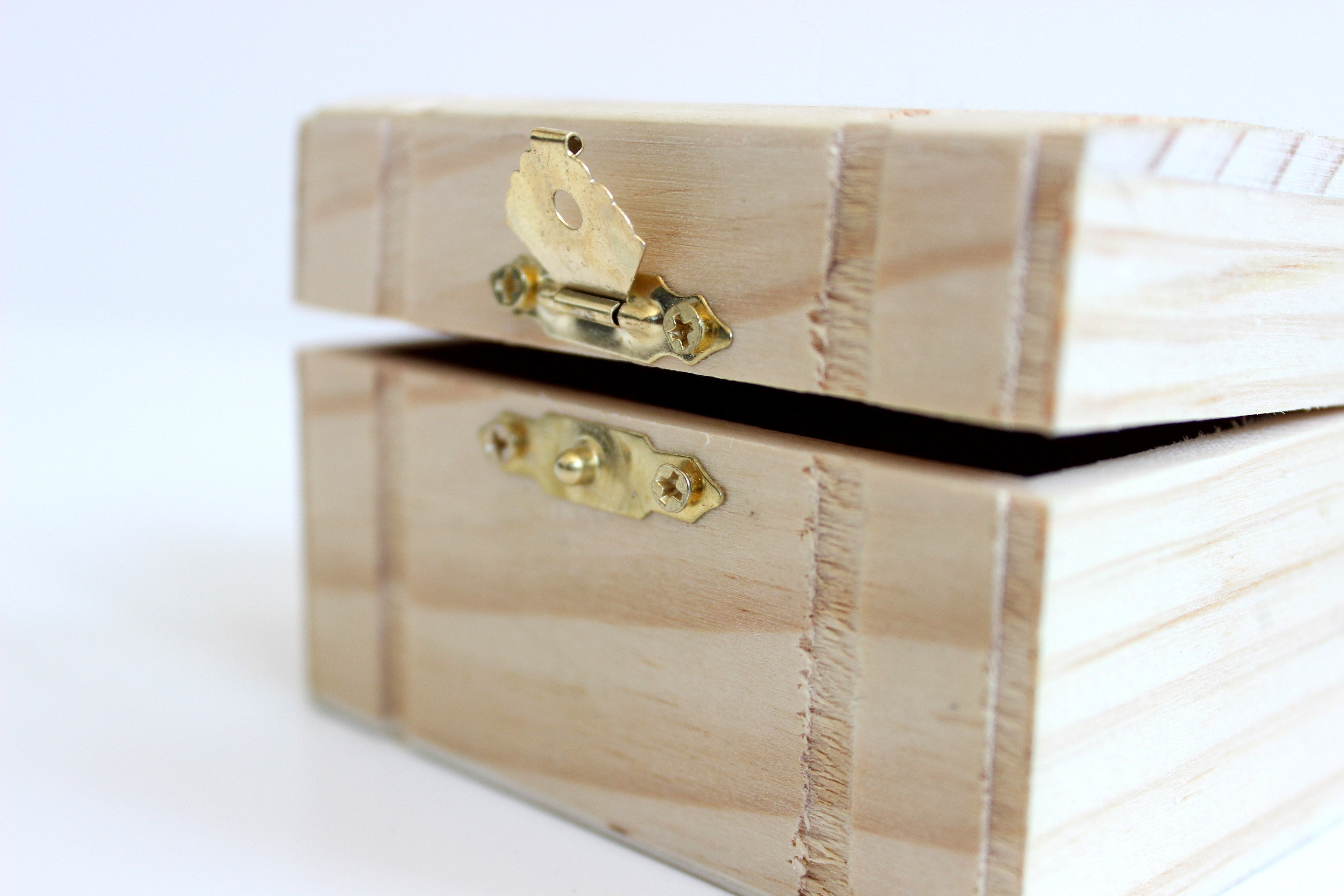 Charley managed to open a locked wooden box from Cindy. | Source: Pexels