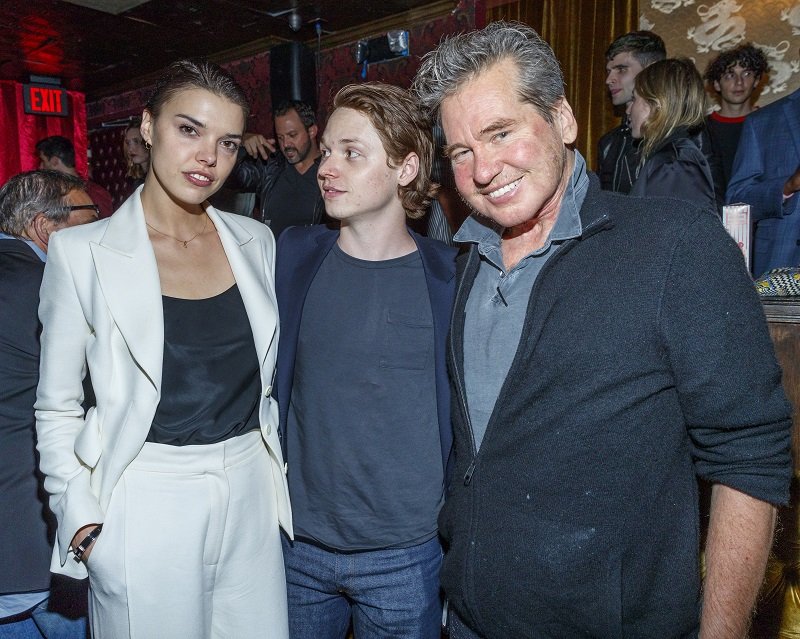 Eva Dolezalová, Jack Kilmer and Val Kilmer on June 14, 2018 in Hollywood, California | Photo: Getty Images