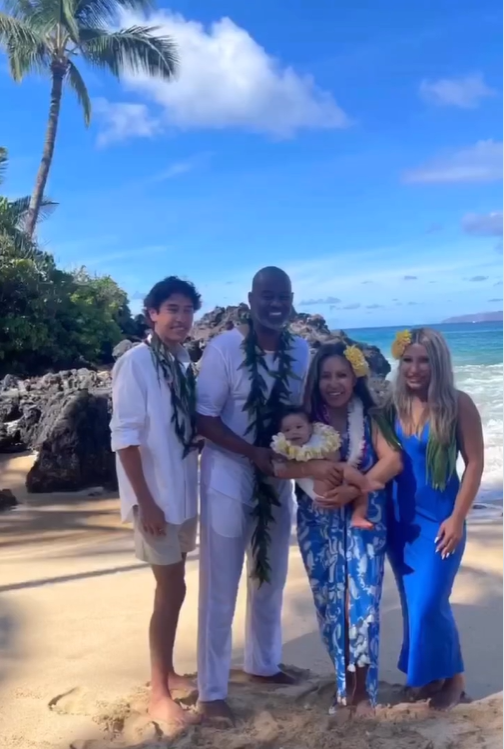 Brian McKnight and his new family on a beach, from a post dated May 12, 2024. | Source: Instagram/brianmcknight23