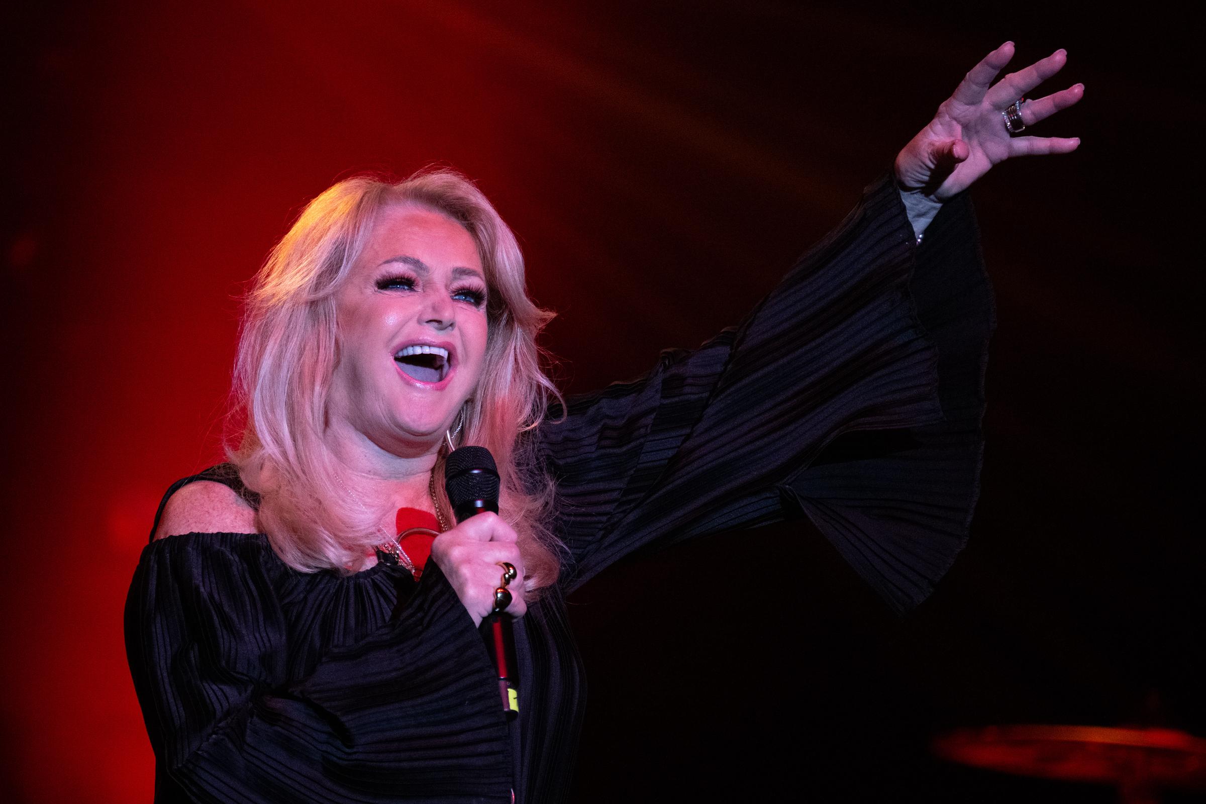 Bonnie Tyler sings during a concert of the tour "40 years of Total Eclipse of the Heart" at Admiralspalast on 2 October 2023 in Berlin, Germany. | Source: Getty Images