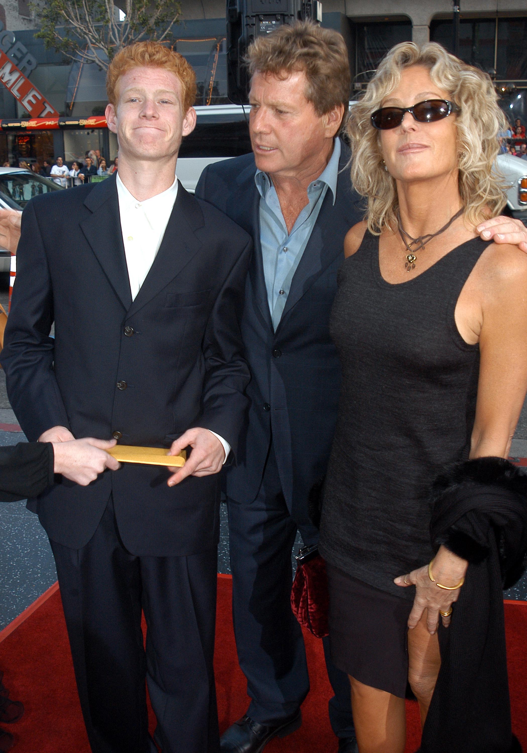 Redmond, Ryan O'Neal, and Farrah Fawcett are pictured at "Malibu's Most Wanted" Los Angeles Premiere on April 10, 2003 | Source: Getty Images
