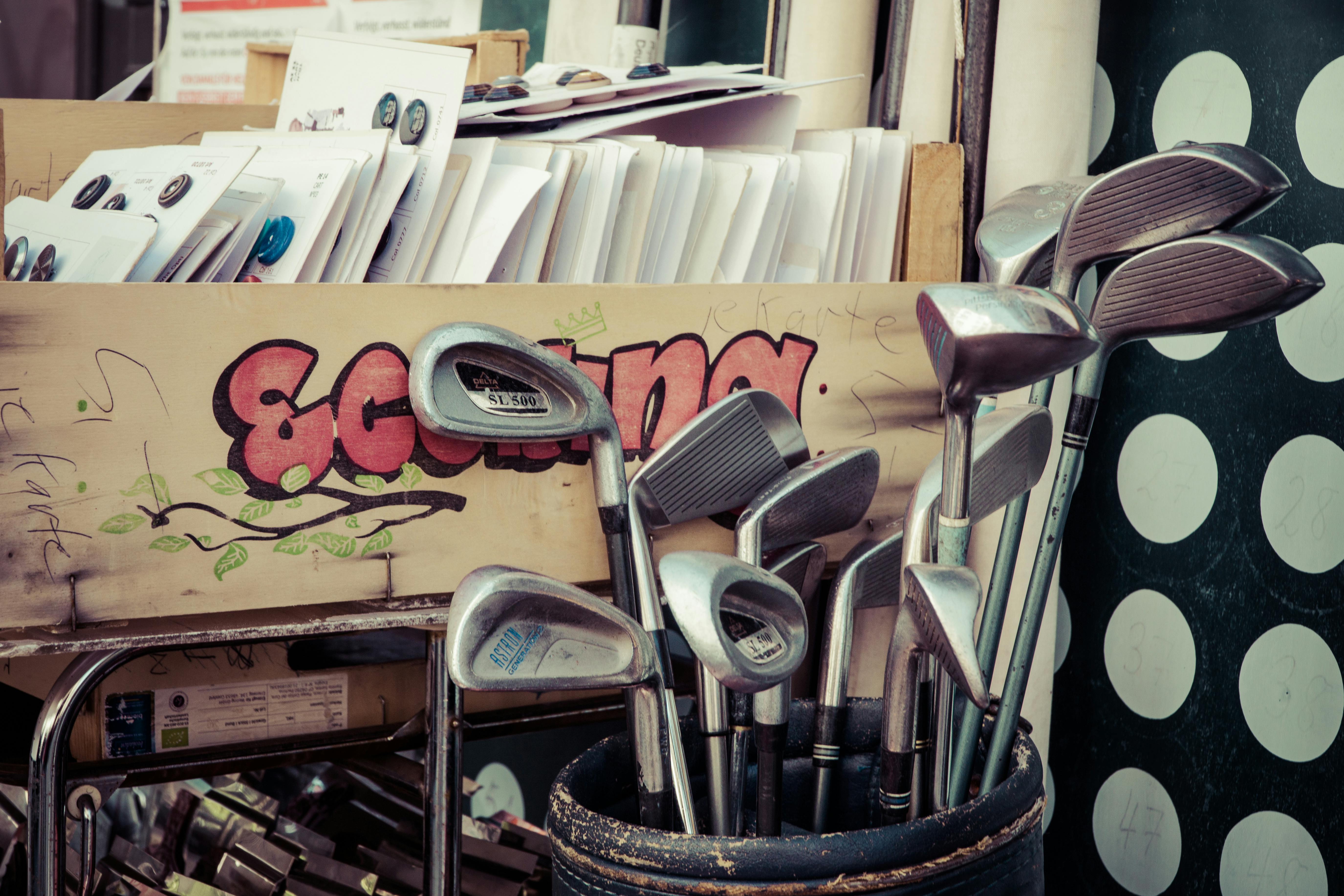 Golf clubs in a bag | Source: Pexels