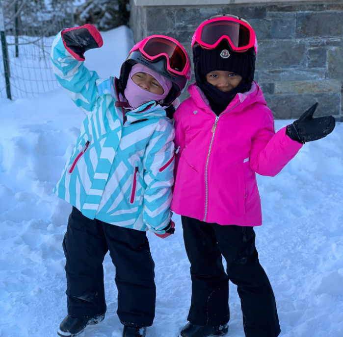 Sienna Wilson and Natalia Bryant (daughter of Kobe and Vanessa Bryant) in snow gear on December 30, 2020 | Source: Instagram/ciara