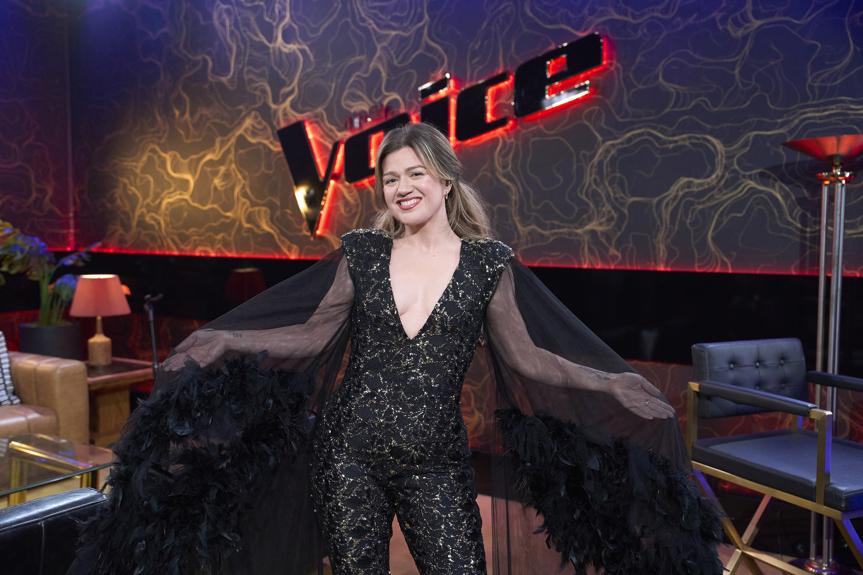Kelly Clarkson poses backstage during "The Voice" Season 27 live finale, on May 18, 2025 | Source: Getty Images