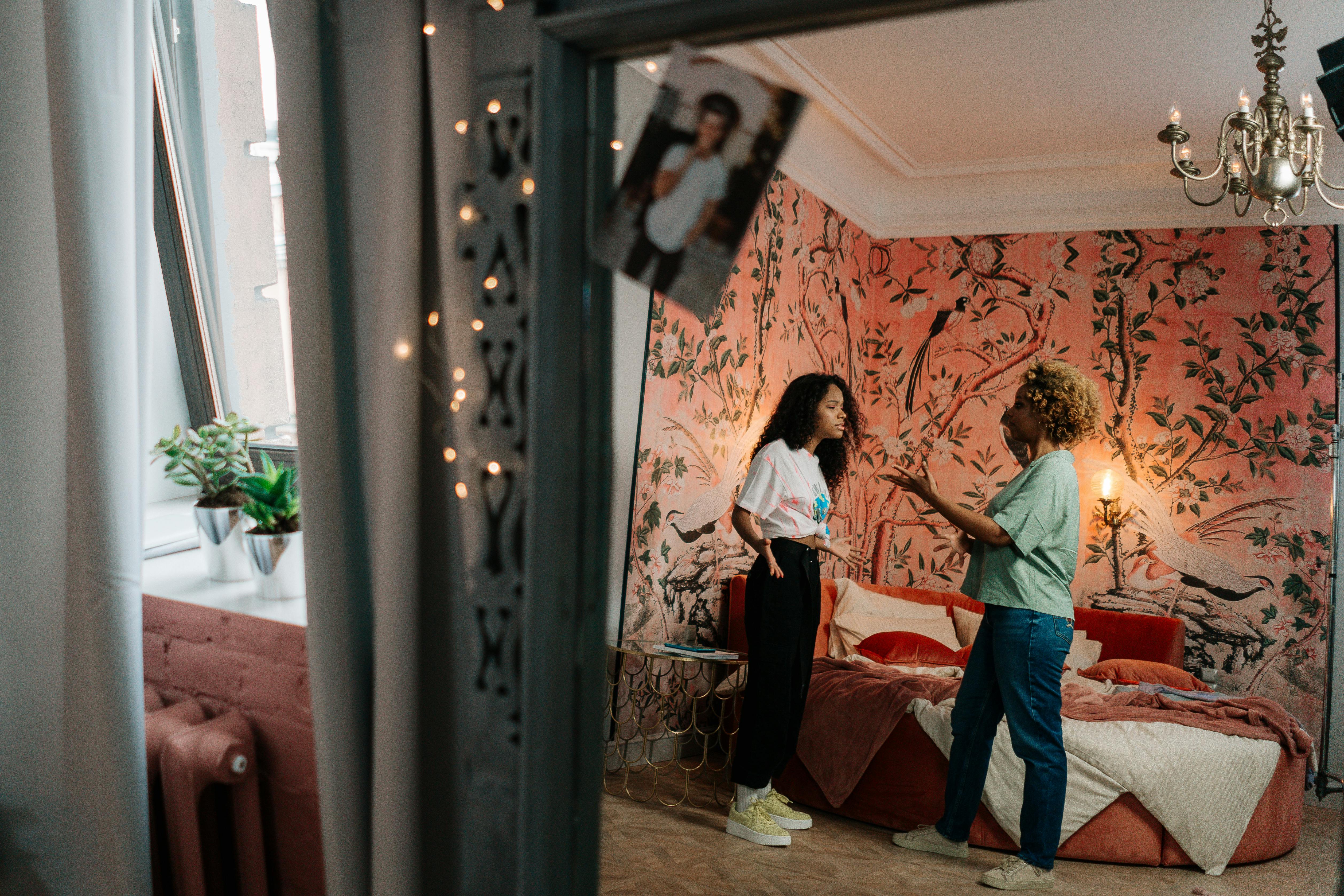 Two women having a disagreement | Source: Pexels