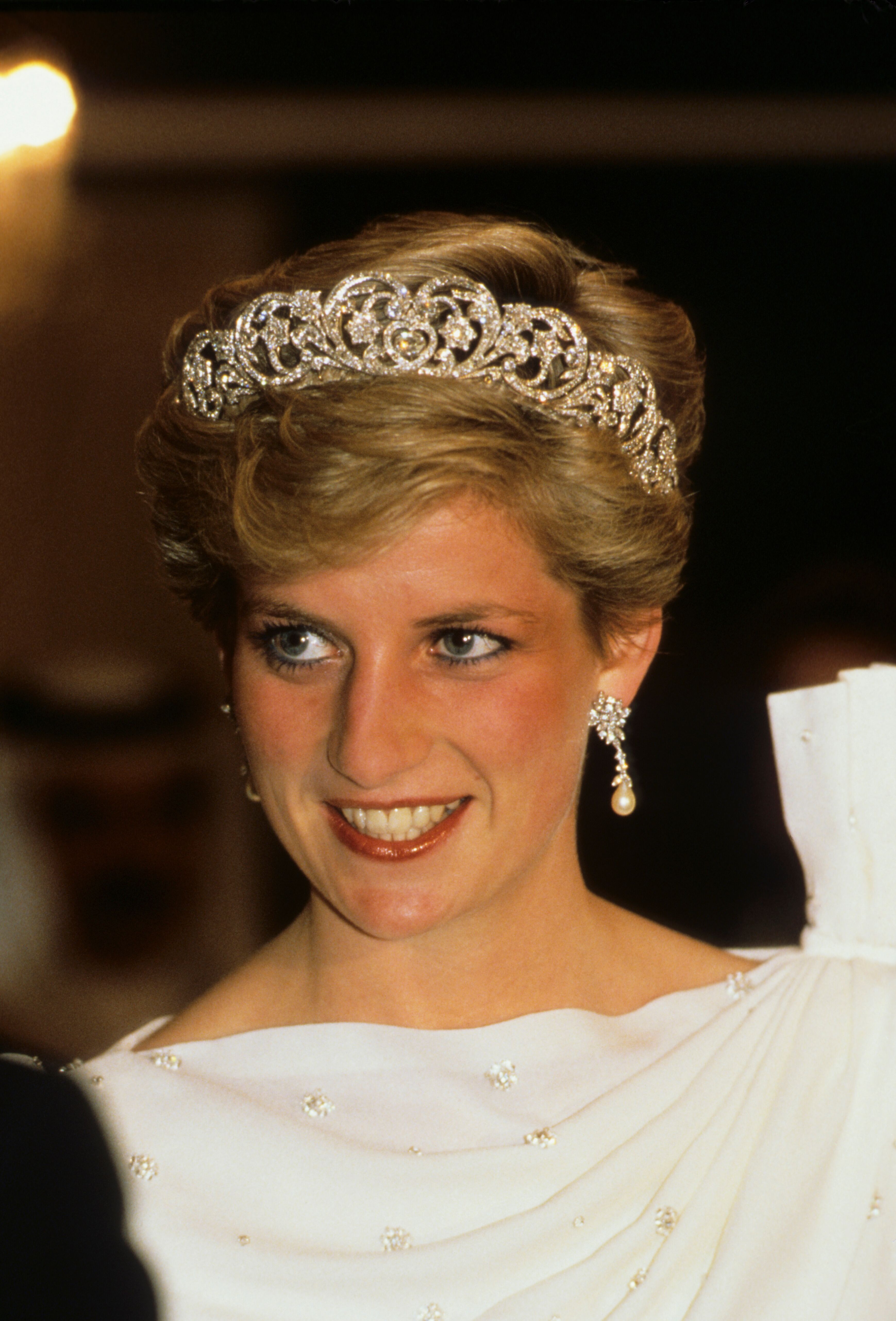 Princesse Diana porte son couronne lors d'un événement. | Photo : GettyImage