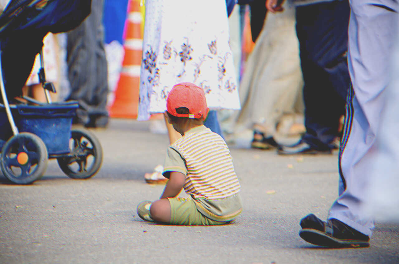 Boy Gets Lost in Crowd and Sits in Wrong Train, Mom Sees Him Again Only ...