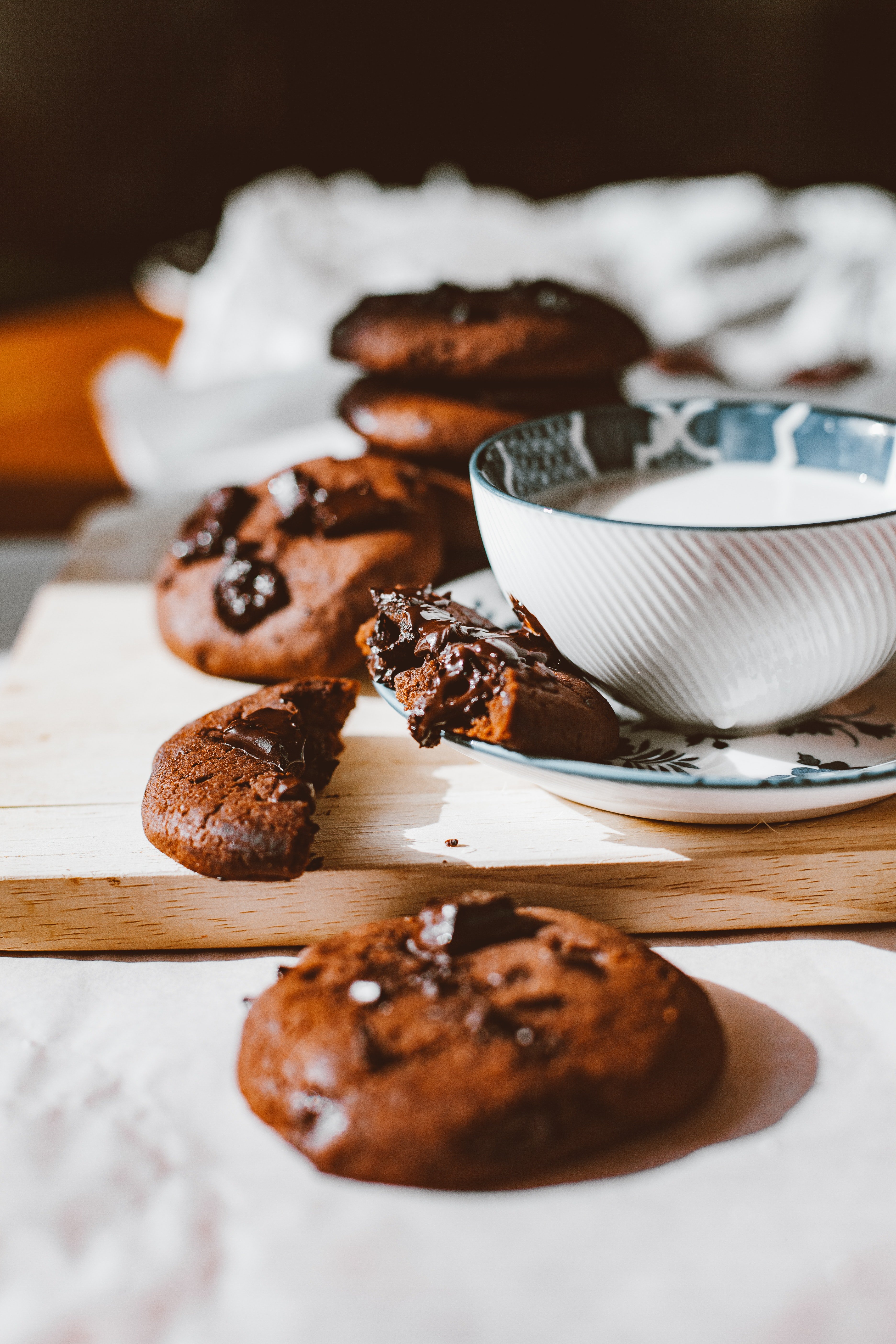 Caroline offered milk and cookies to the children | Photo: Pexels