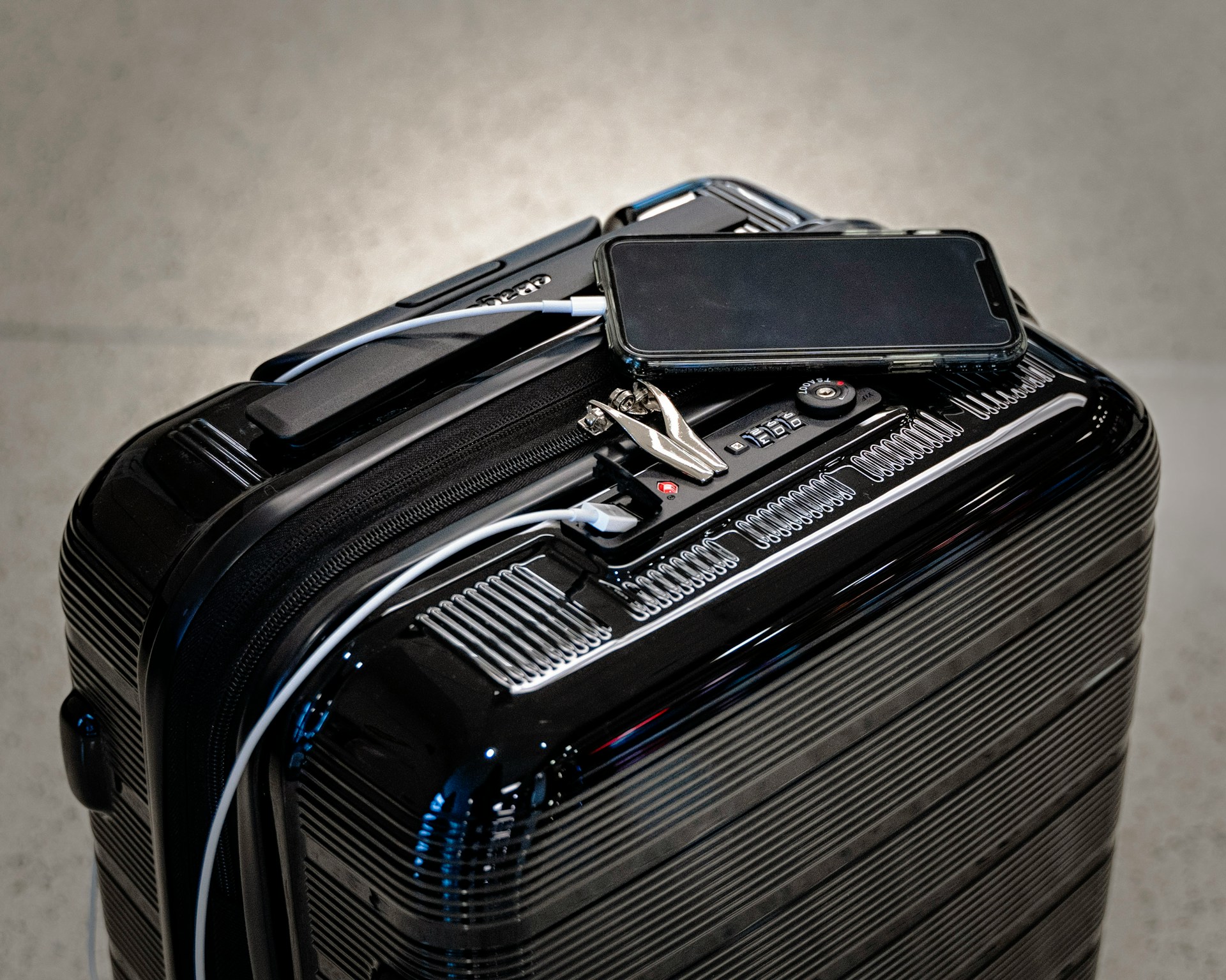 A black suitcase | Source: Unsplash