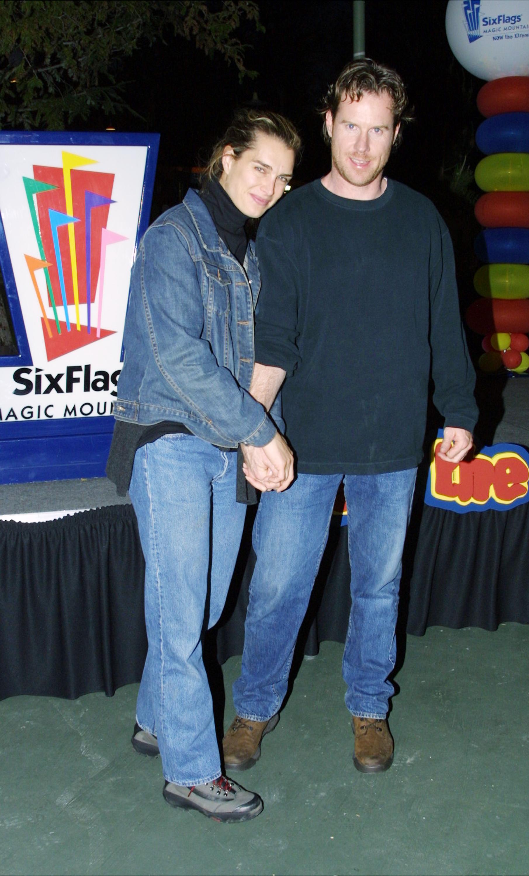 Brooke Shields and Chris Henchy photographed on March 29, 2001, in Valencia, California. | Source: Getty Images