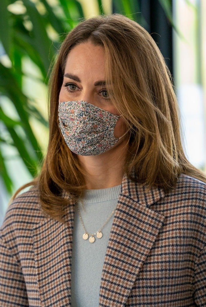 Catherine, Duchess of Cambridge wears a face mask as she visits students at the University of Derby on October 6, 2020. | Photo: Getty Images