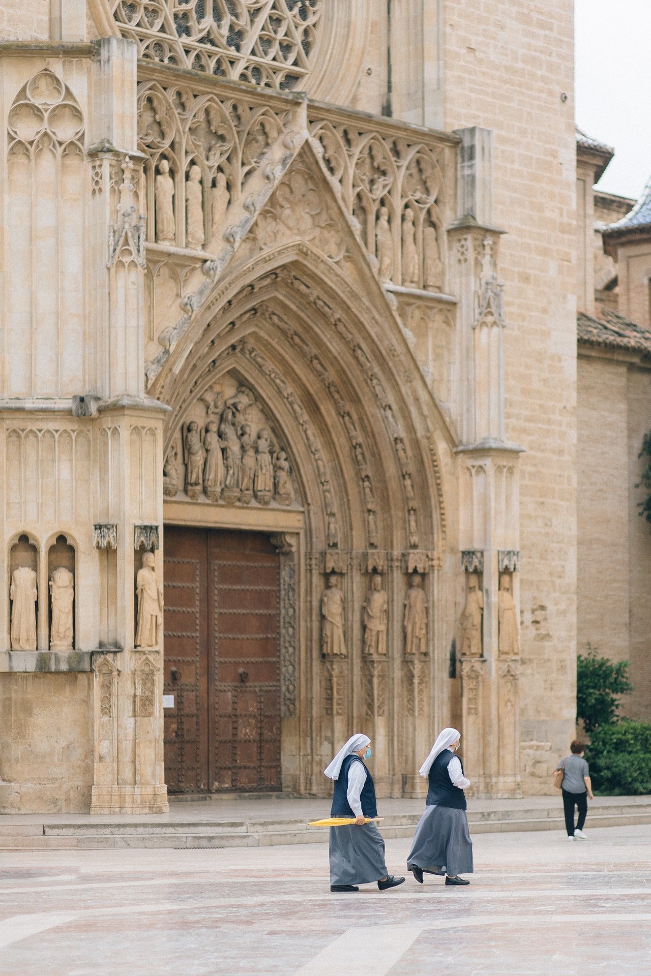 Photo of nuns walking | Photo: Pexels