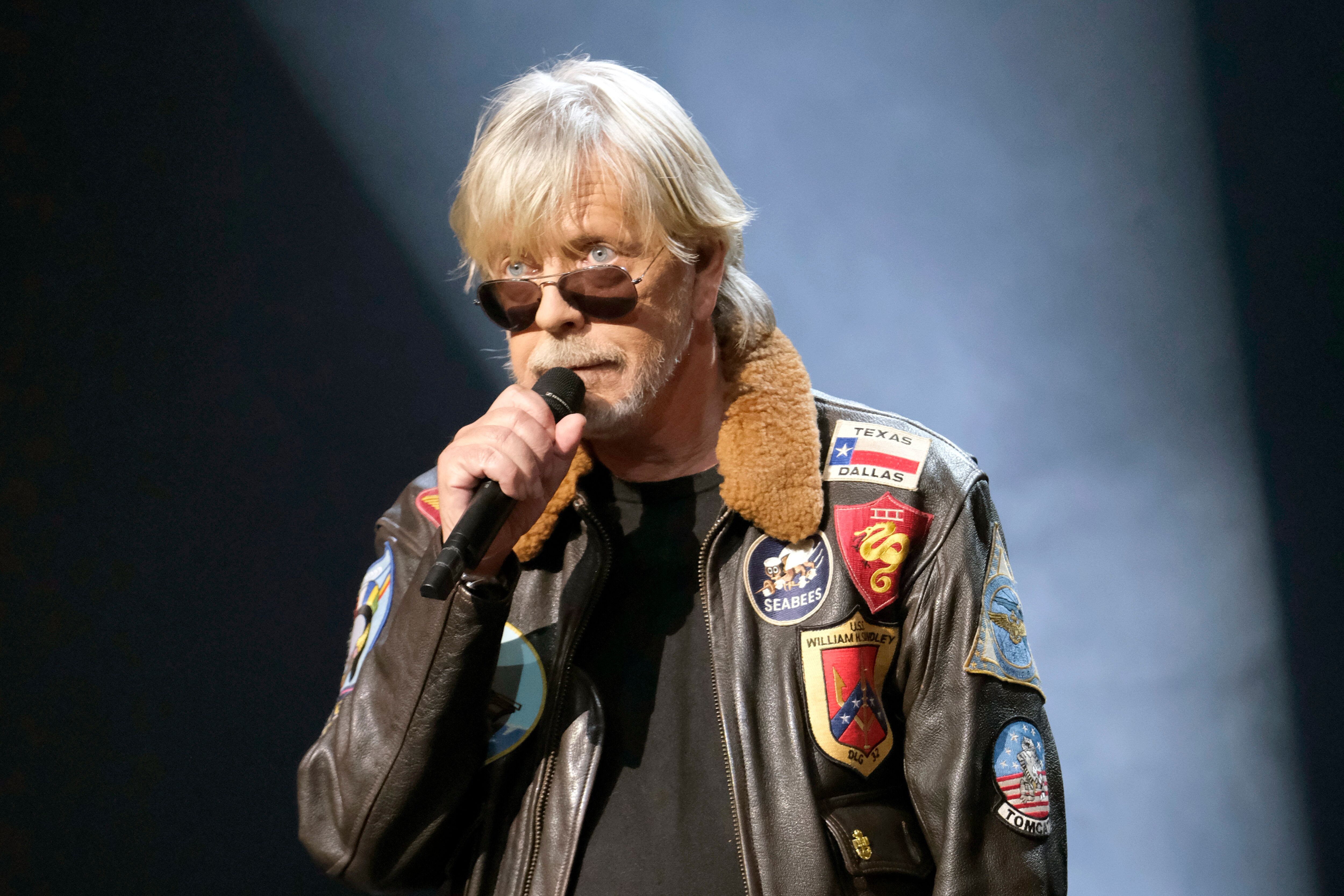 Renaud Sechan reçoit le "Grand Prix de la Sacem" à la Salle Pleyel à Paris, France. | Photo : Getty Images