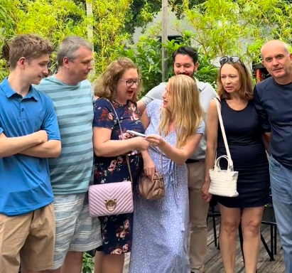 Olena Perez going back and forth with her mom as her other loved ones observe what's going on. | Source: TikTok/@olena.perez