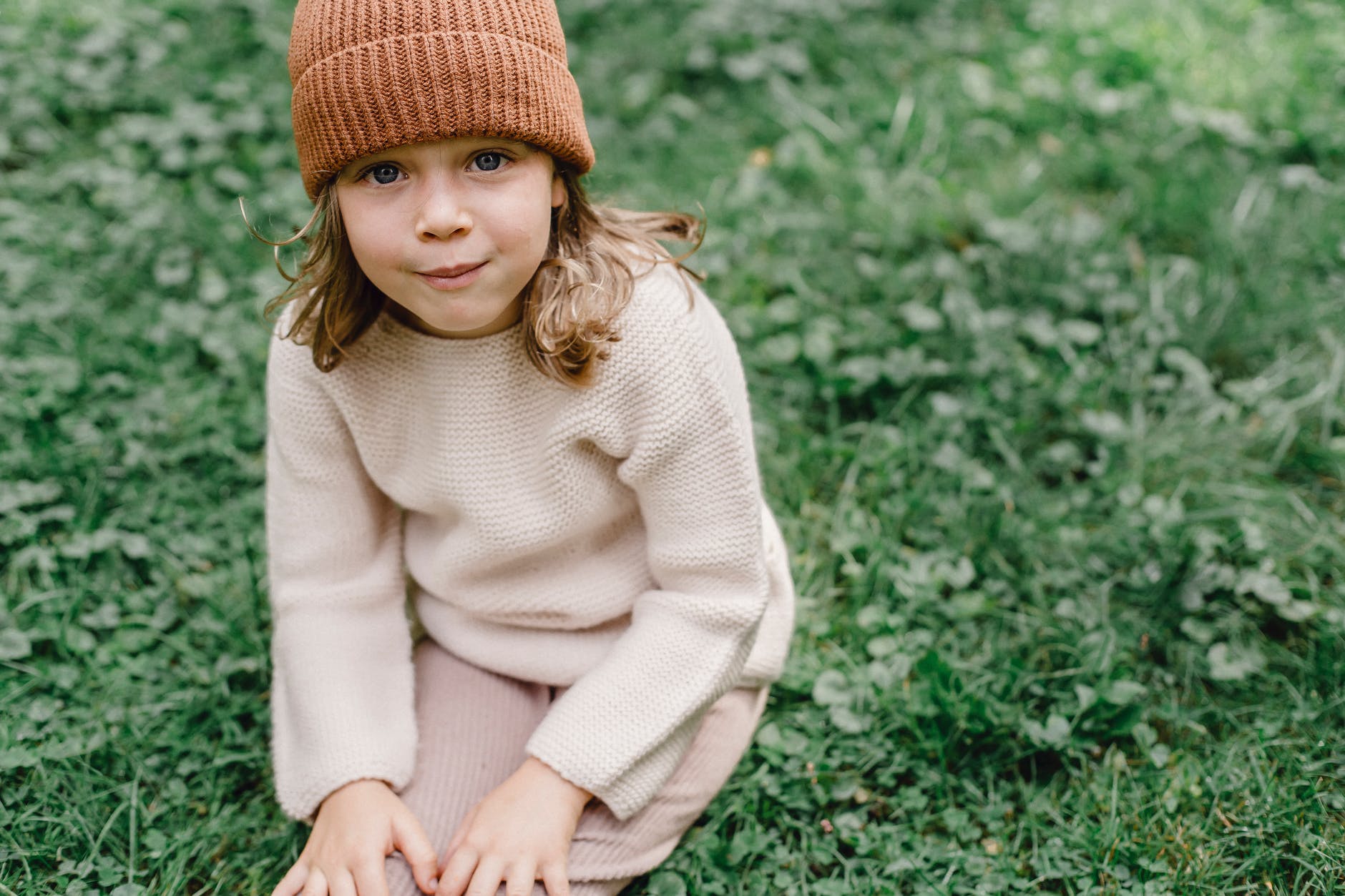 Fiona was making something in the backyard. | Source: Pexels