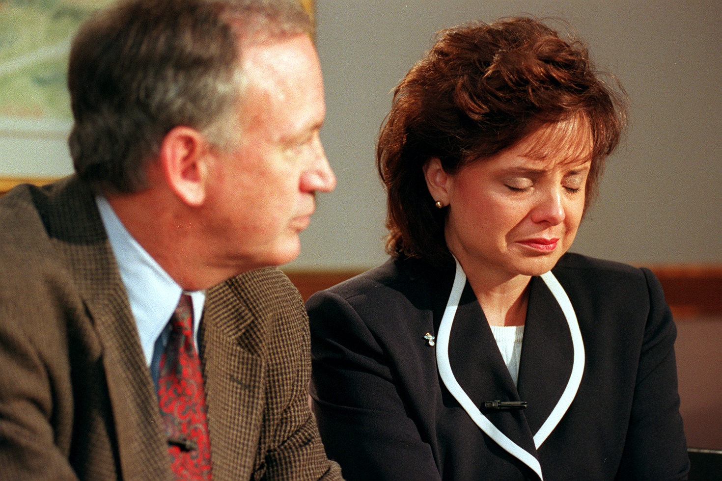 John and Patsy Ramsey during a meeting with the local Colorado media on May 1, 1997, in Boulder, Colorado. | Source: Getty Images